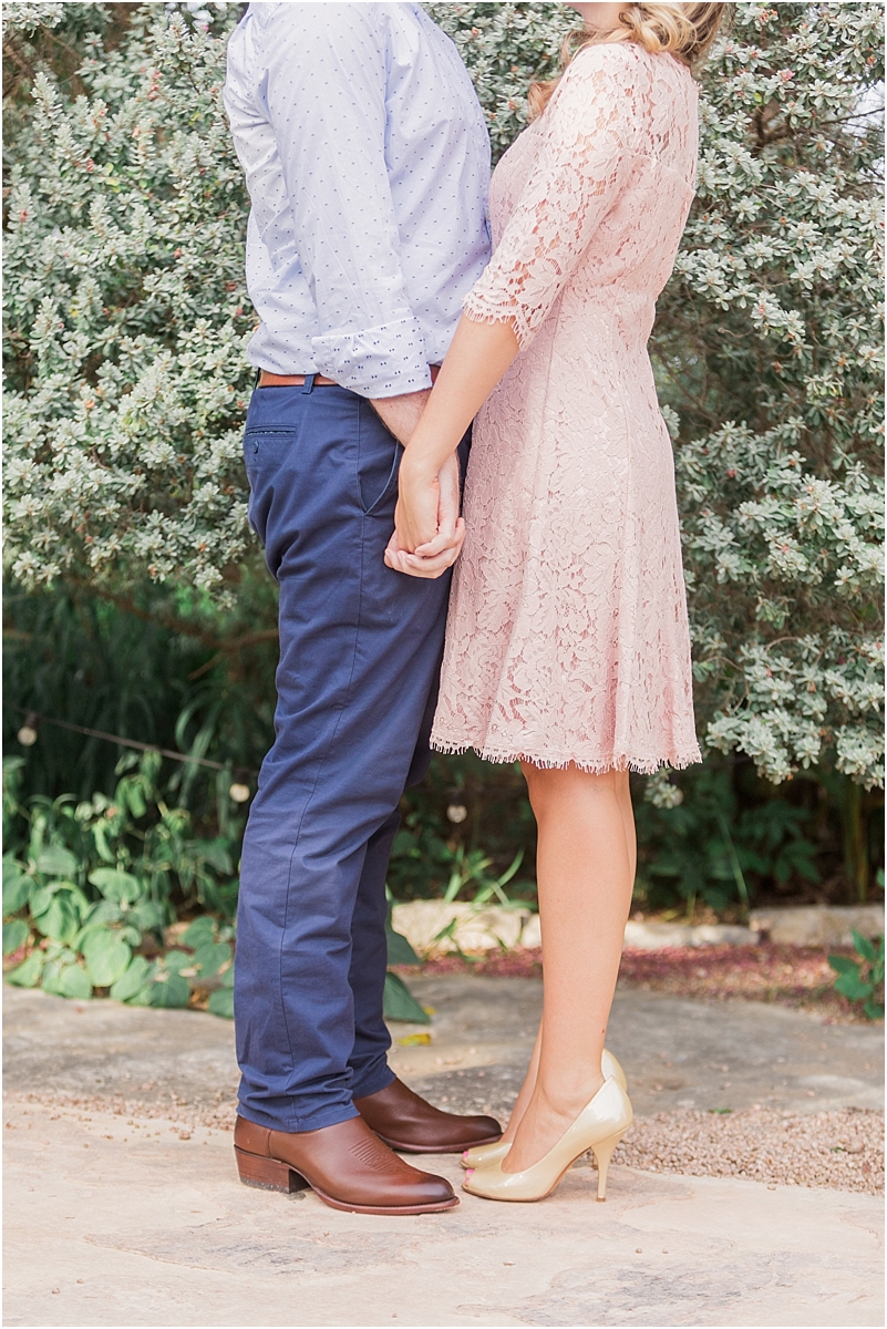 4 Tips to Planning the Perfect Engagement Session Outfit | Holly Marie Photography First off - don't stress! Planning your outfit can be easy when you know where to start! Feel comfortable and CONFIDENT during your engagement session with these tips! Click through to see some serious #outfitinspo and learn how to plan your engagement session outfits! #engagementsession #engagementsessionoutfit 