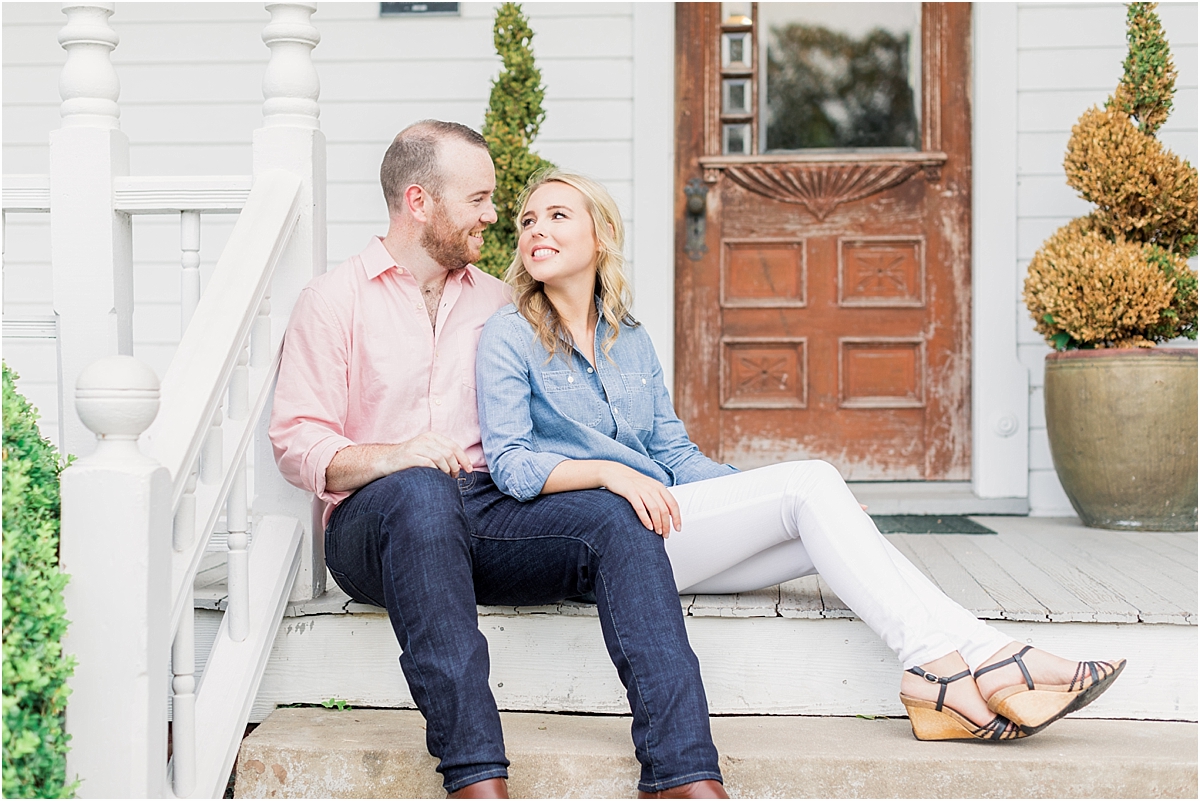 4 Tips to Planning the Perfect Engagement Session Outfit | Holly Marie Photography First off - don't stress! Planning your outfit can be easy when you know where to start! Feel comfortable and CONFIDENT during your engagement session with these tips! Click through to see some serious #outfitinspo and learn how to plan your engagement session outfits! #engagementsession #engagementsessionoutfit