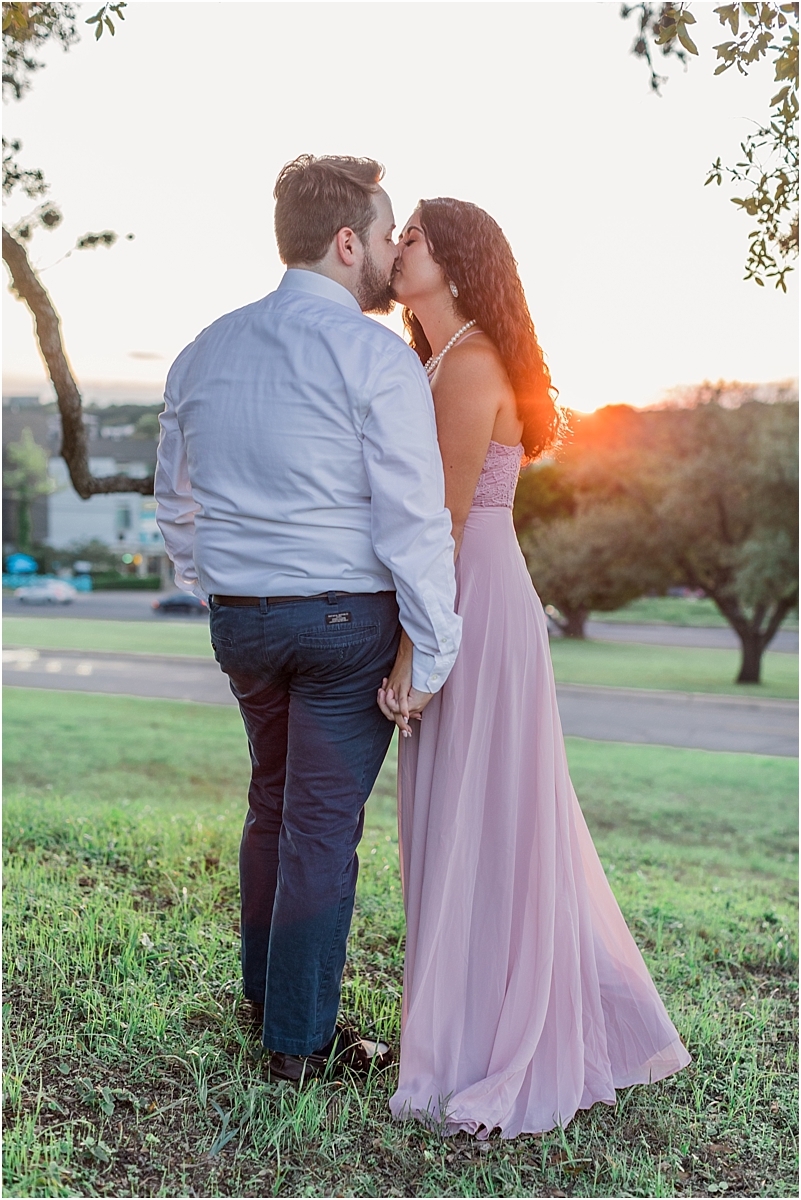 south austin engagement session, zilker park photo shoot, austin texas wedding photographer, outfit inspiration, light and airy photography, joyful, authentic