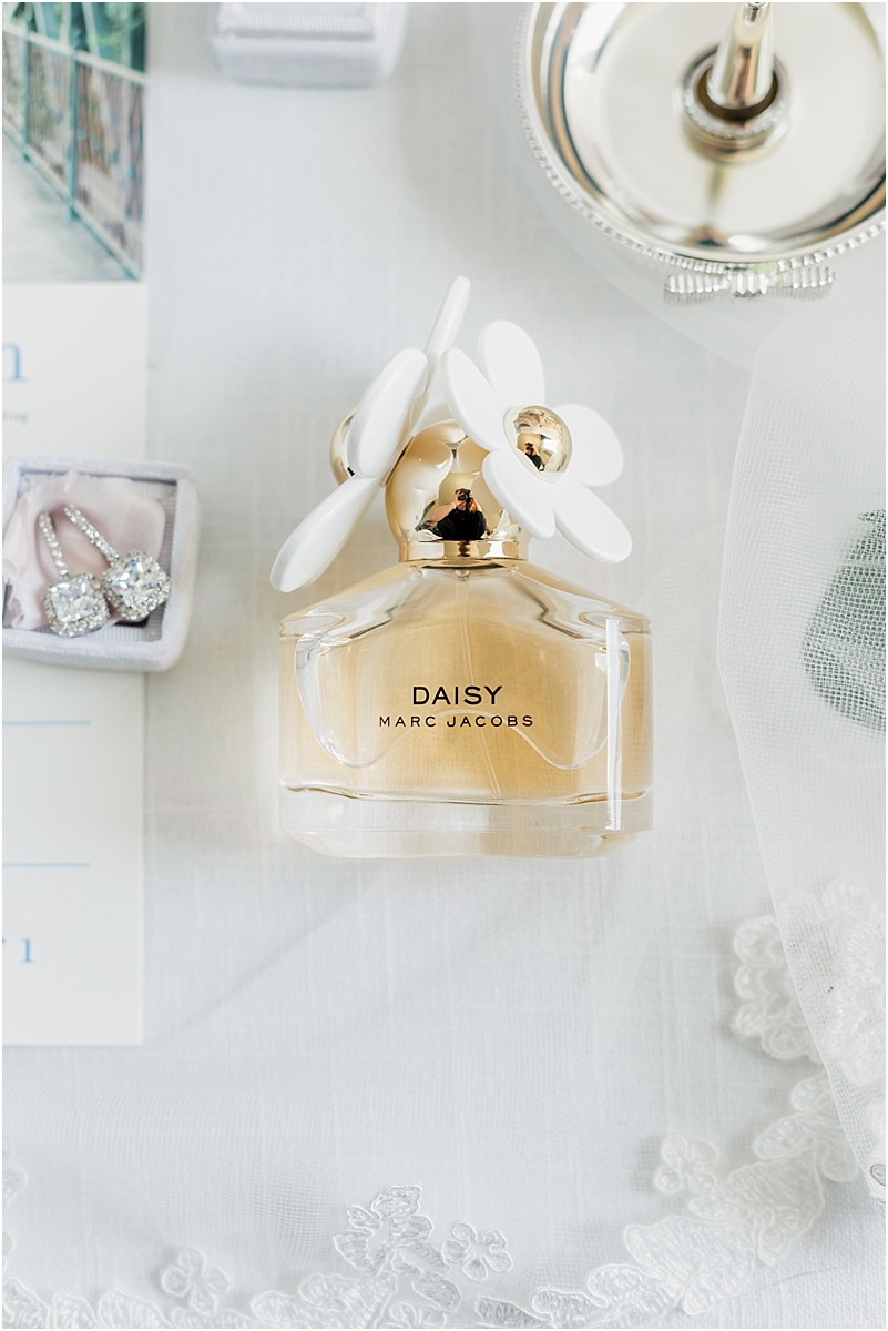 So what are "details" and why are they such a big deal? There’s a reason why we kick off a wedding day with them. Here are all the wedding day details you don't want to forget on your big day! Ft. Daisy by Marc Jacobs perfume! #weddingplanning #weddingtips #weddingdetails #weddingflatlay