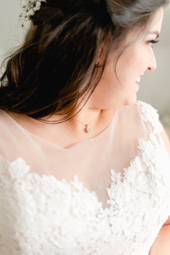 Looove these rose gold wedding details! "Not to be cheesy, but everything just made sense.” This Vista West Ranch wedding features the sweetest love story!! Click through to see more!