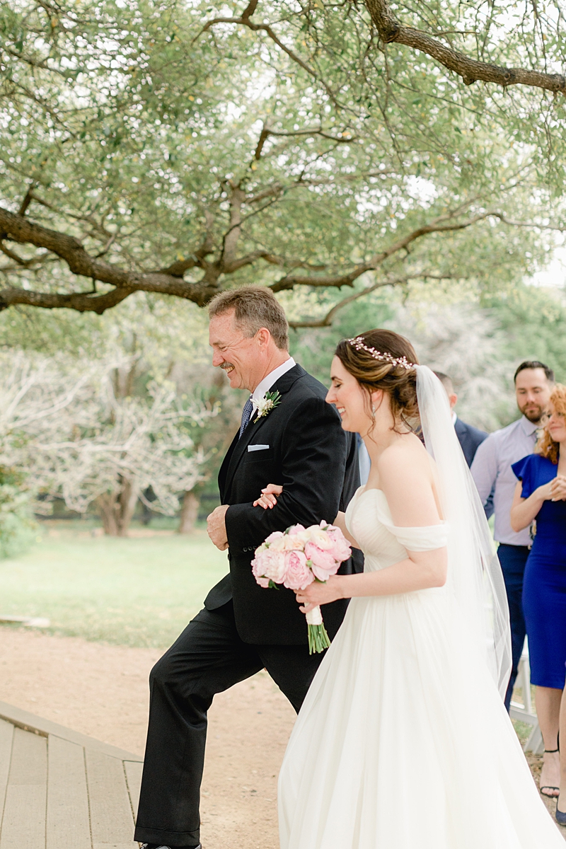 An elegant Springtime Antebellum Oaks wedding in Austin, Texas is what dreams are made of! Navy and blush accents, cookie cakes, and more!