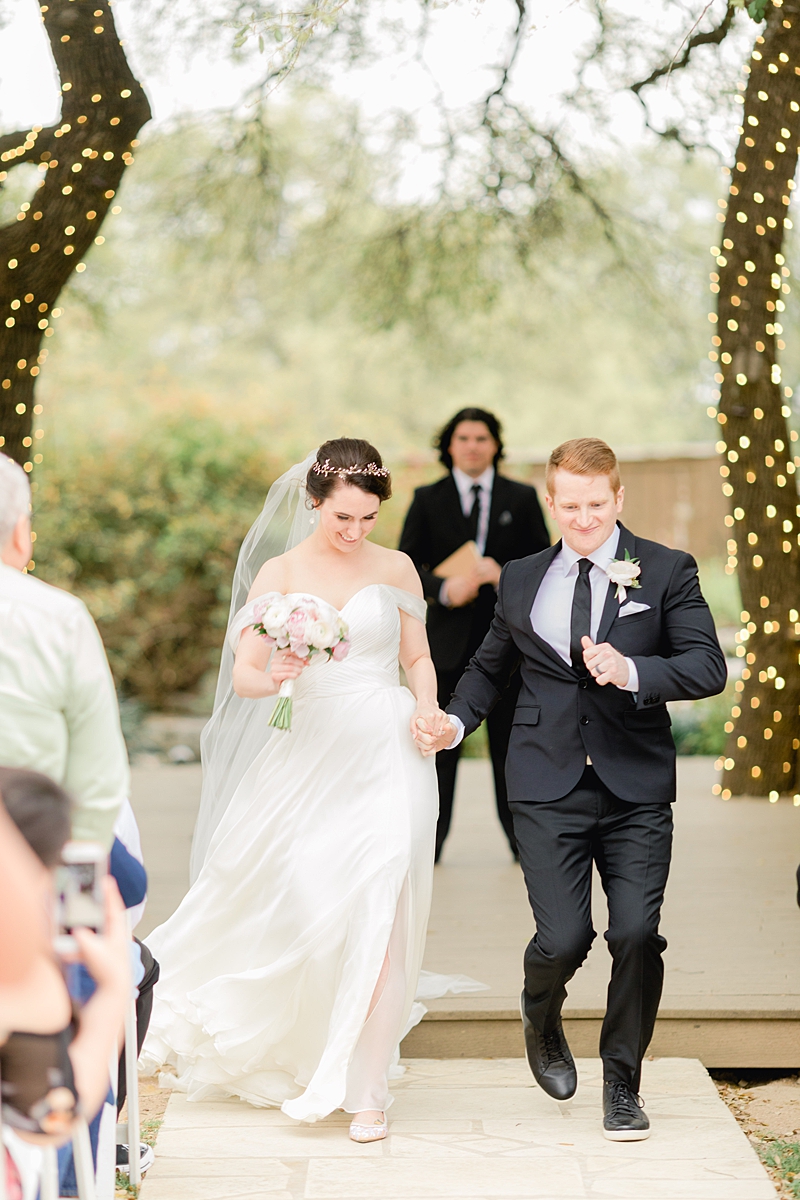 An elegant Springtime Antebellum Oaks wedding in Austin, Texas is what dreams are made of! Navy and blush accents, cookie cakes, and more!