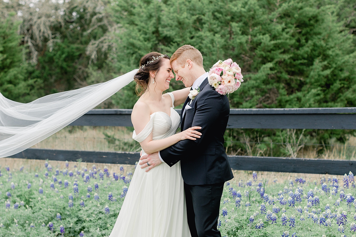 An elegant Springtime Antebellum Oaks wedding in Austin, Texas is what dreams are made of! Navy and blush accents, cookie cakes, and more!