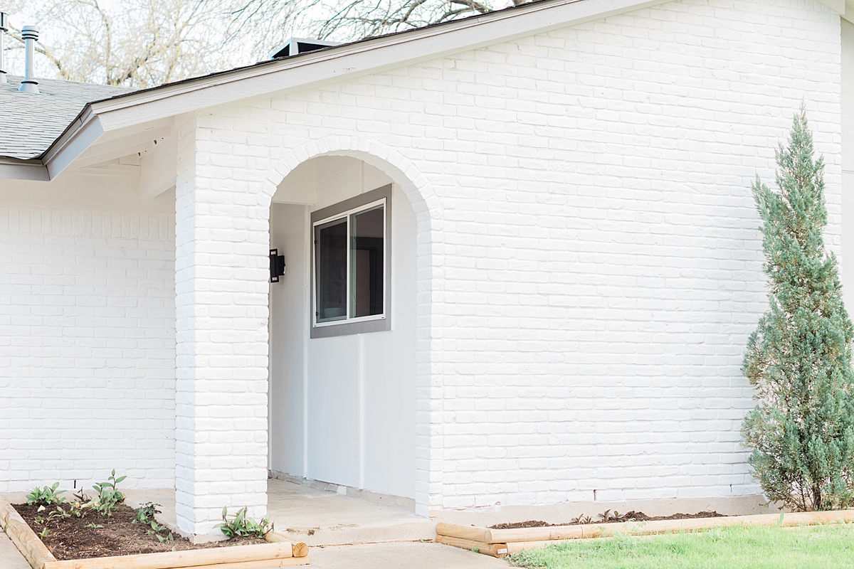Welcome to our first house tour in our new home! We're in South Austin, Texas in a neighborhood called Cherry Creek. Click through to see how we've settled so far!