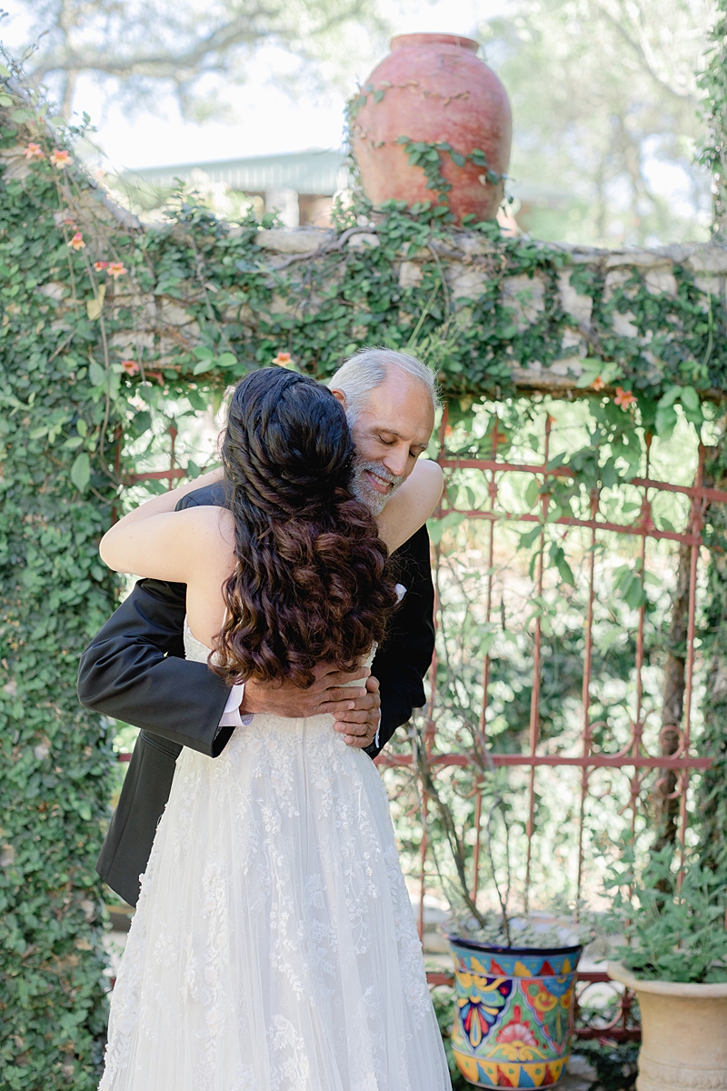 Daddy Daughter first look, at Rancho Mirando, Austin Texas wedding photographer. Click through to see all the beautiful details from this wedding!