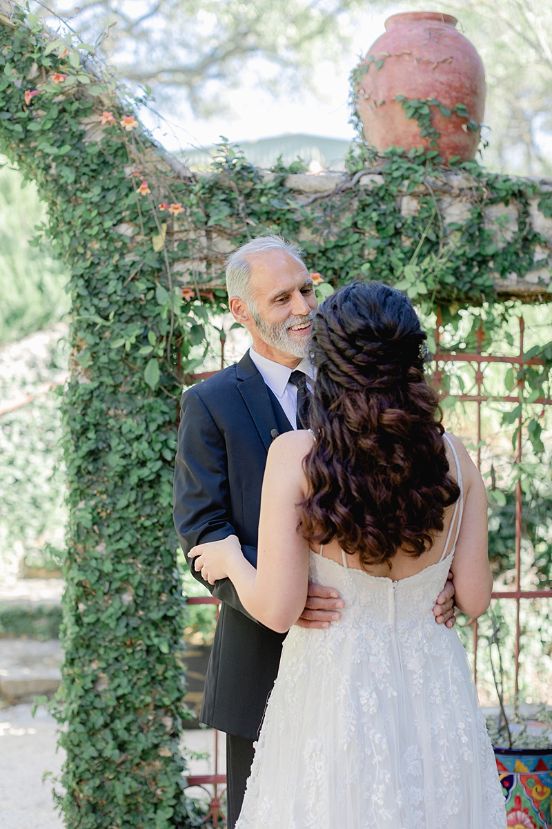 Daddy Daughter first look, at Rancho Mirando, Austin Texas wedding photographer. Click through to see all the beautiful details from this wedding!