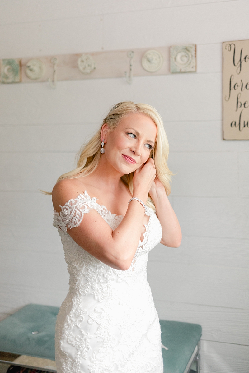 This beautiful summertime wedding at The Alexander at Creek Road features a beautiful ourdoor reception and ceremony under a huge oak tree.