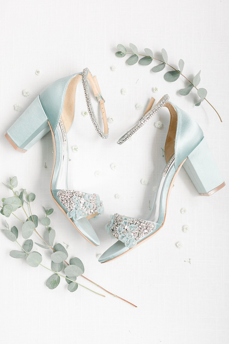 Teal Badgley Mischka wedding day shoes with a block heel. This beautiful summertime wedding at The Alexander at Creek Road features a beautiful ourdoor reception and ceremony under a huge oak tree.