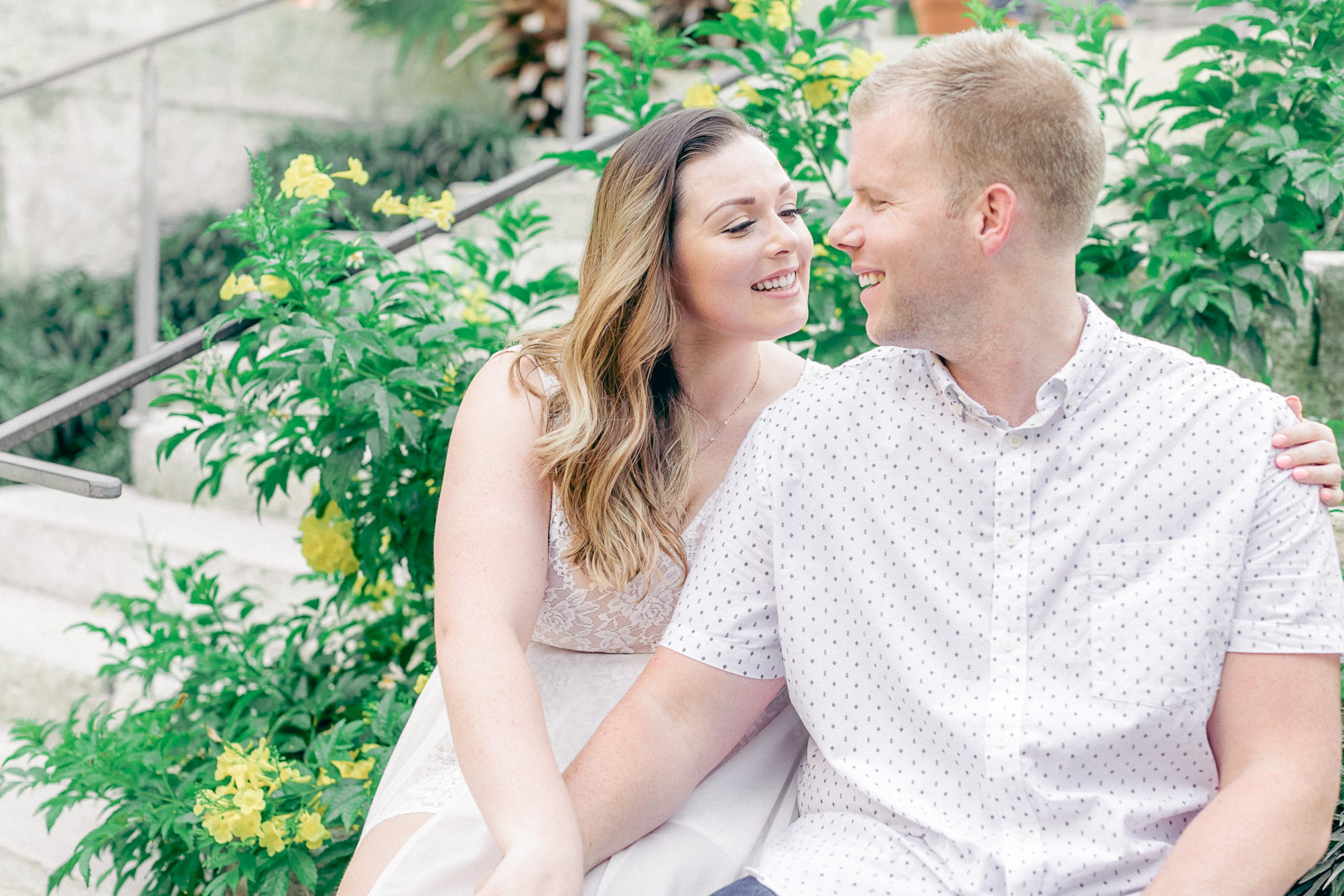 Let's talk summer engagement session. The hottest time of the year might be when you have to have yours. How do you survive and beat the heat? Especially in the Texas heat! Click through to learn what to pack and what to remember! #summerengagementsession #texassummer #engagementsession