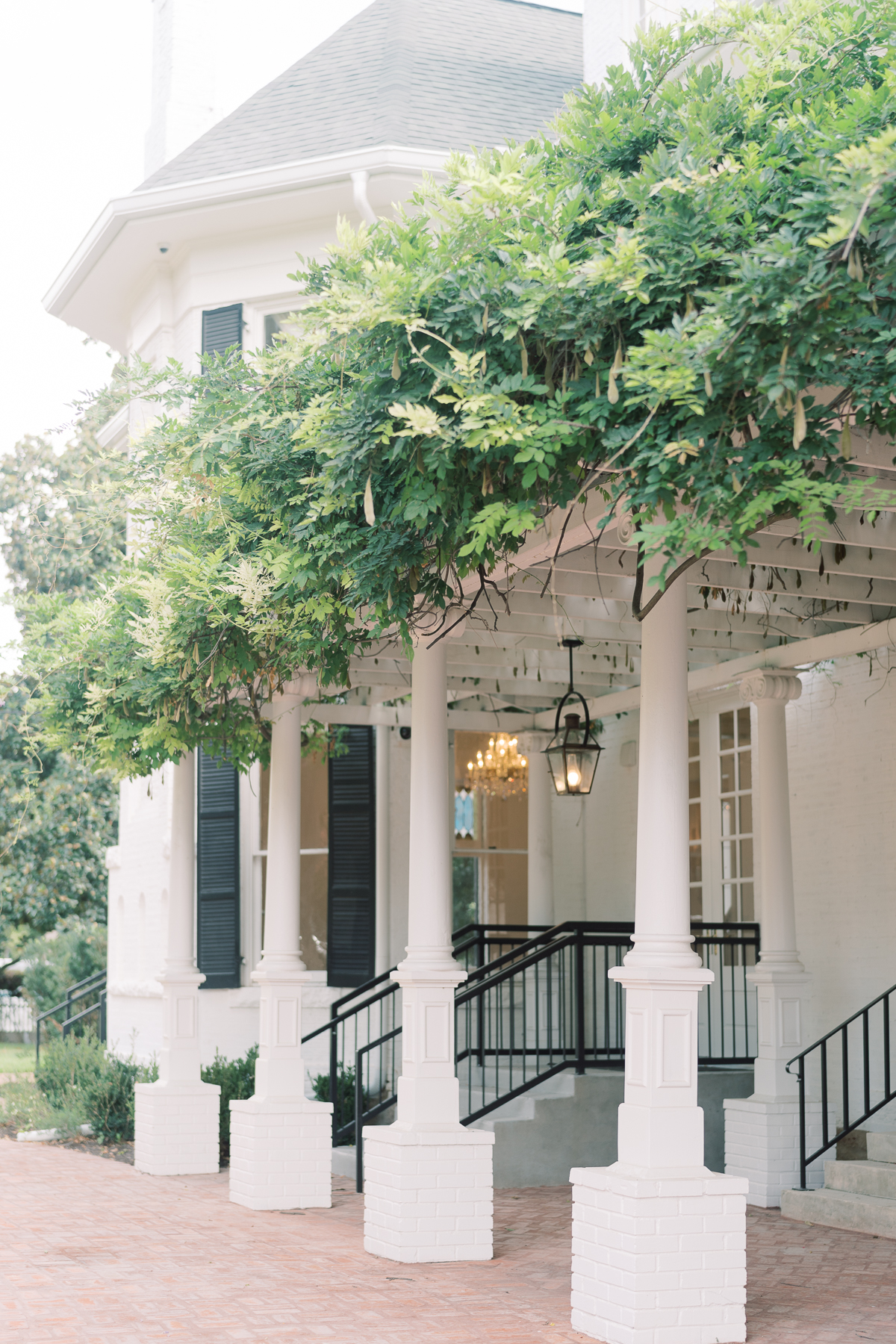 Check out this new beautiful white home wedding venue - Woodbine Mansion in Round Rock! 