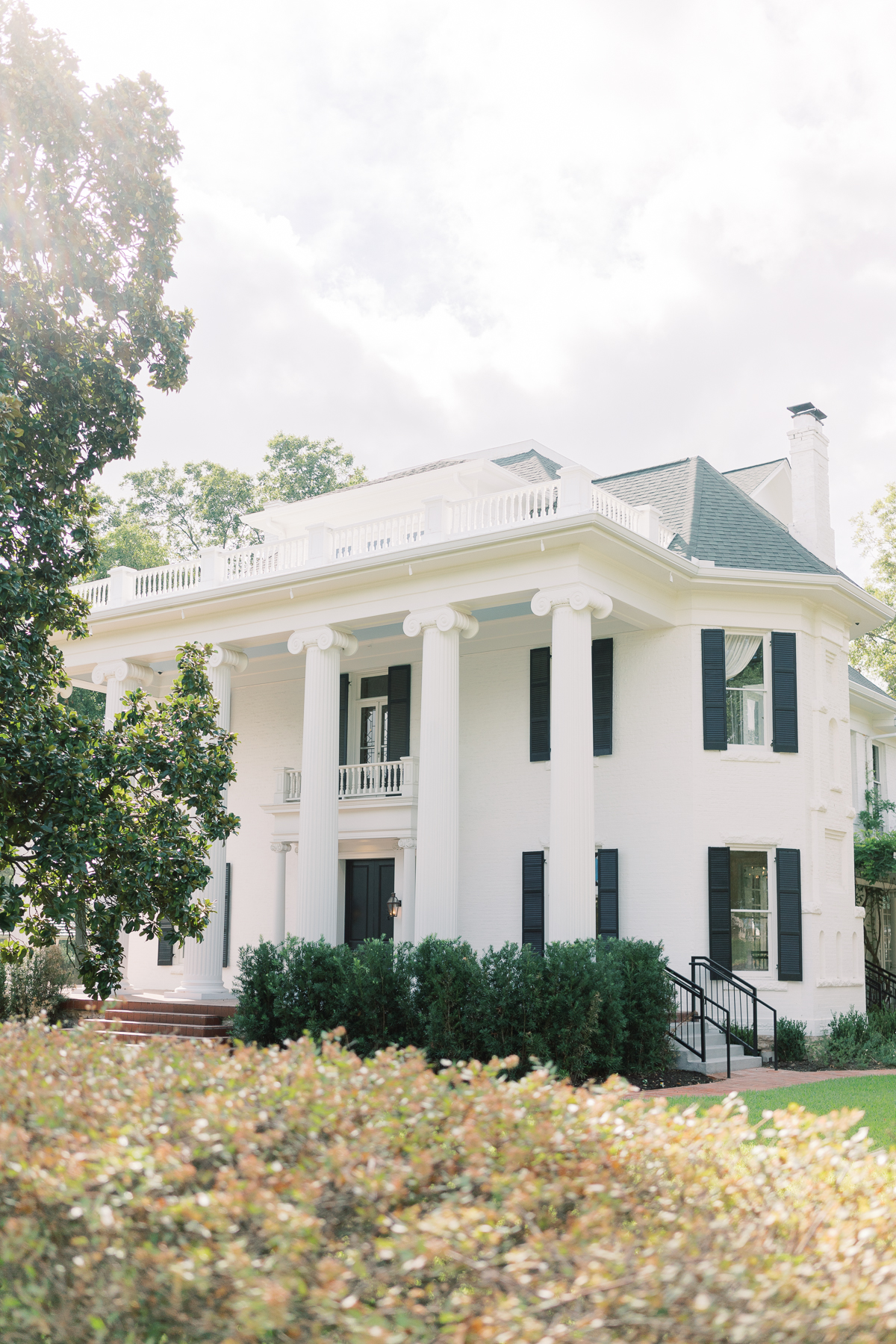 Check out this new beautiful white home wedding venue - Woodbine Mansion in Round Rock! 