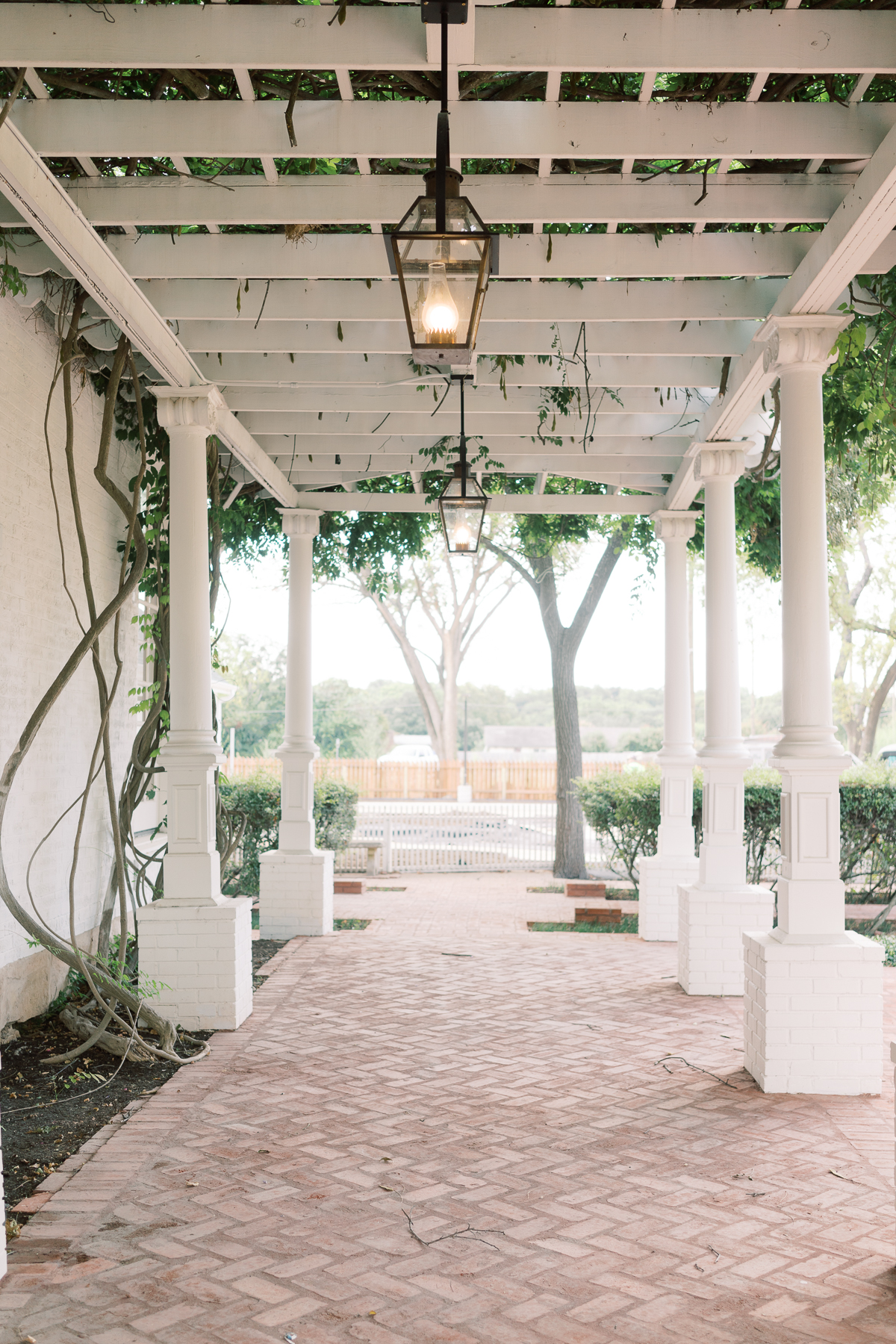 Check out this new beautiful white home wedding venue - Woodbine Mansion in Round Rock! 