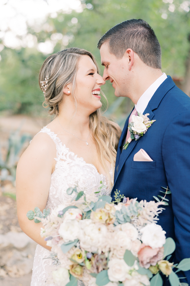 This wedding at Kindred Oaks in Austin, Texas was literally perfect! Set on a sunny September day, McKenzie had lavender, pink, and blue colors mixed in with simple, romantic details. Click through to see more of this beautiful day! 