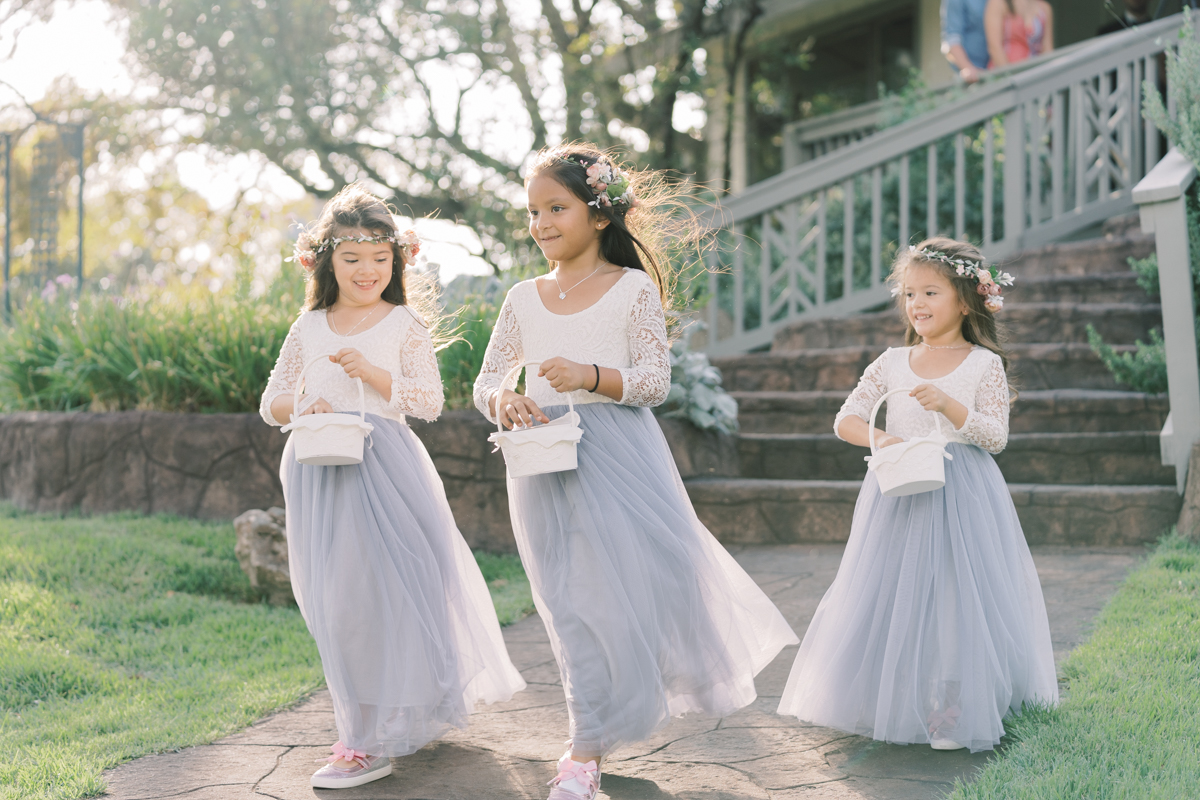 This wedding at Kindred Oaks in Austin, Texas was literally perfect! Set on a sunny September day, McKenzie had lavender, pink, and blue colors mixed in with simple, romantic details. Click through to see more of this beautiful day! 
