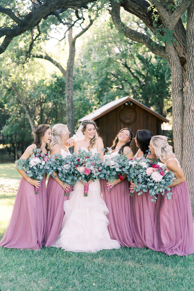 This Cedar Skies Barn wedding was set in late September, against Lake LBJ at sunset! Julie and Andy had the most beautiful wedding day. See more below! 