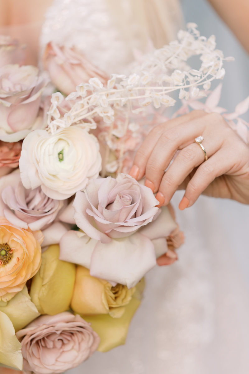 This bridal session at Laguna Gloria is the perfect classic, romantic bridals! With florals from Remi + Gold and the most sparkly, glitter wedding dress! 