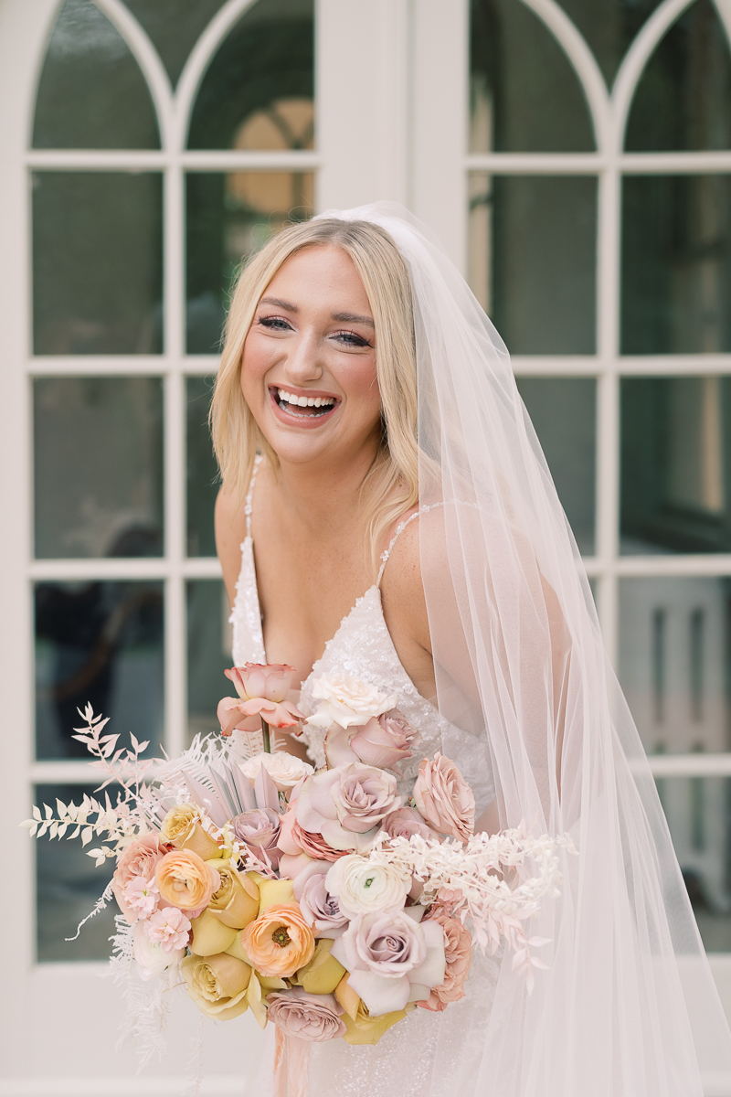 Here’s the most obvious benefit to having a bridal session: You get beautiful bridal portraits! But I’m here to tell you 21 benefits to a bridal session! #bridals #bridalsession