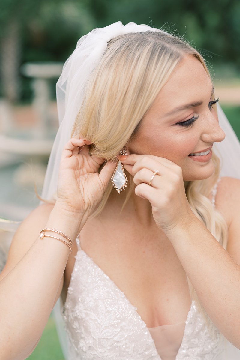 This bridal session at Laguna Gloria is the perfect classic, romantic bridals! With florals from Remi + Gold and the most sparkly, glitter wedding dress! 