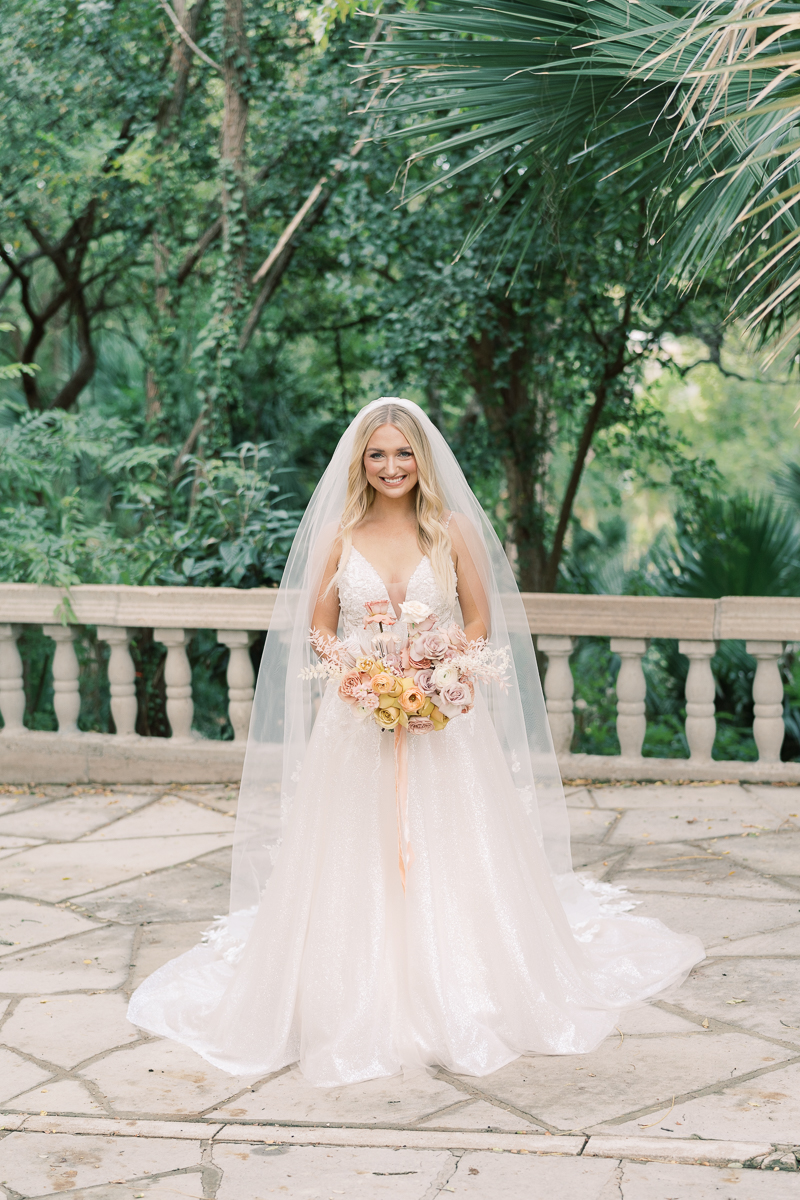 This bridal session at Laguna Gloria is the perfect classic, romantic bridals! With florals from Remi + Gold and the most sparkly, glitter wedding dress! 