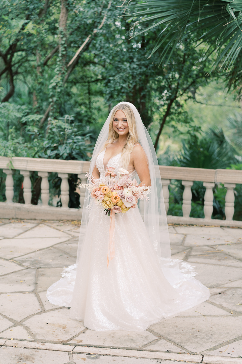 This bridal session at Laguna Gloria is the perfect classic, romantic bridals! With florals from Remi + Gold and the most sparkly, glitter wedding dress! 