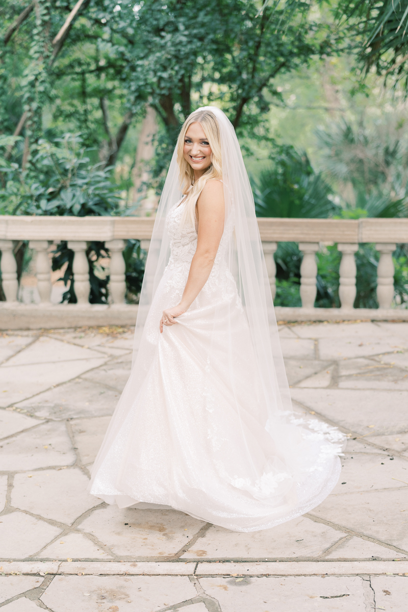 This bridal session at Laguna Gloria is the perfect classic, romantic bridals! With florals from Remi + Gold and the most sparkly, glitter wedding dress! 