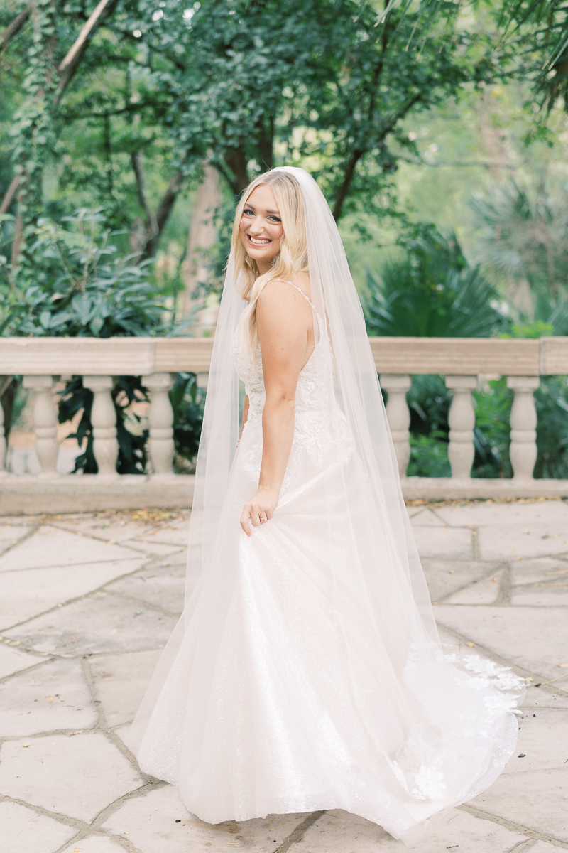 This bridal session at Laguna Gloria is the perfect classic, romantic bridals! With florals from Remi + Gold and the most sparkly, glitter wedding dress! 