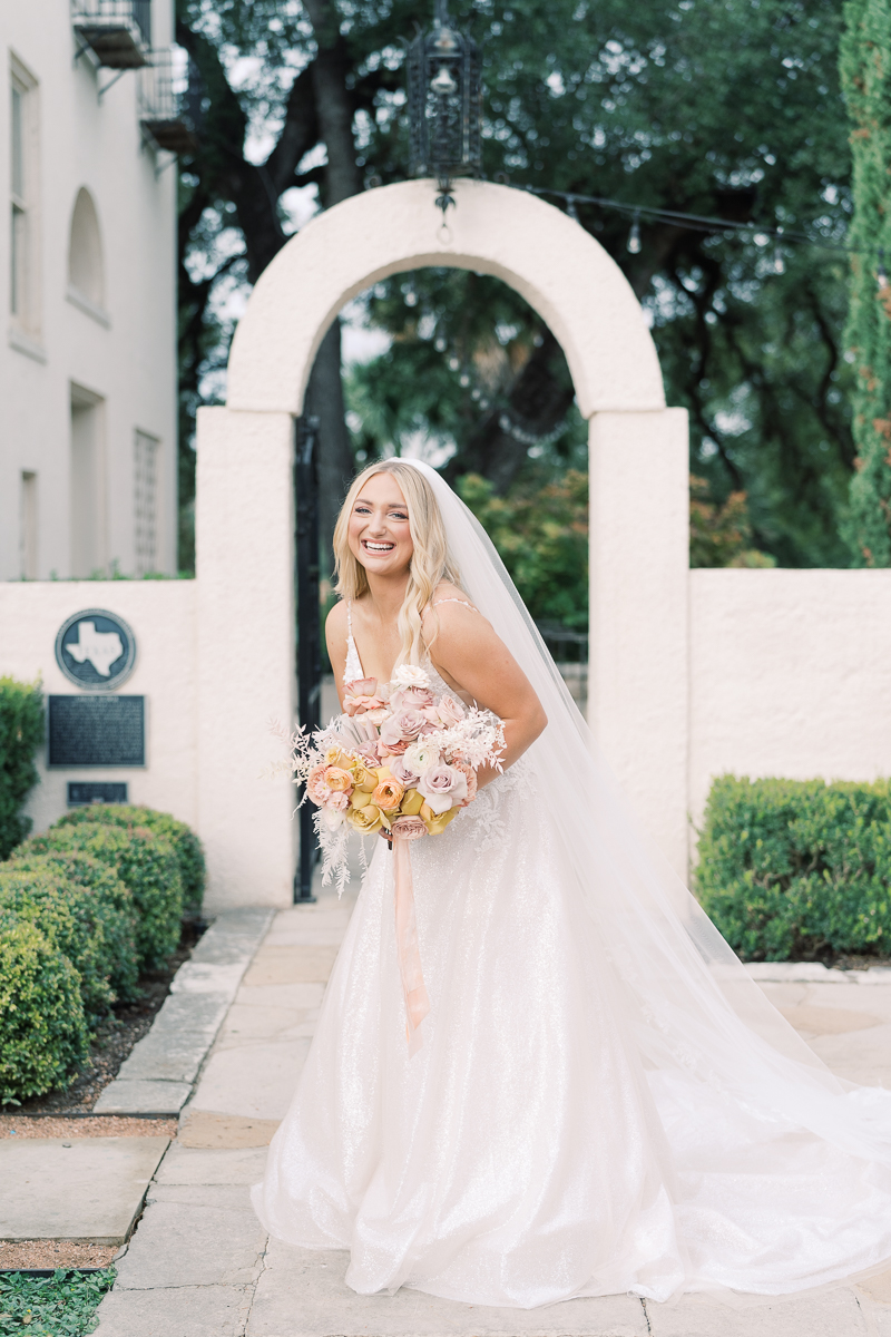 This bridal session at Laguna Gloria is the perfect classic, romantic bridals! With florals from Remi + Gold and the most sparkly, glitter wedding dress! 