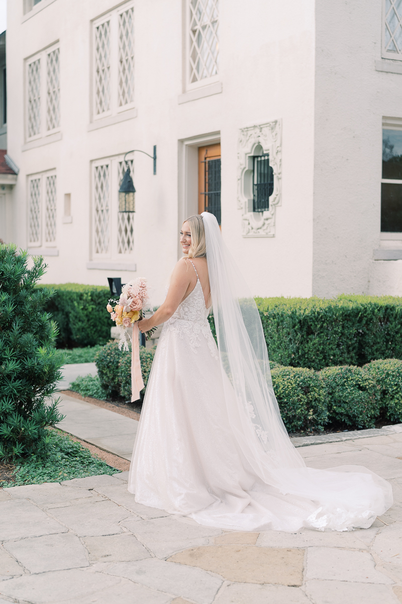 This bridal session at Laguna Gloria is the perfect classic, romantic bridals! With florals from Remi + Gold and the most sparkly, glitter wedding dress! 