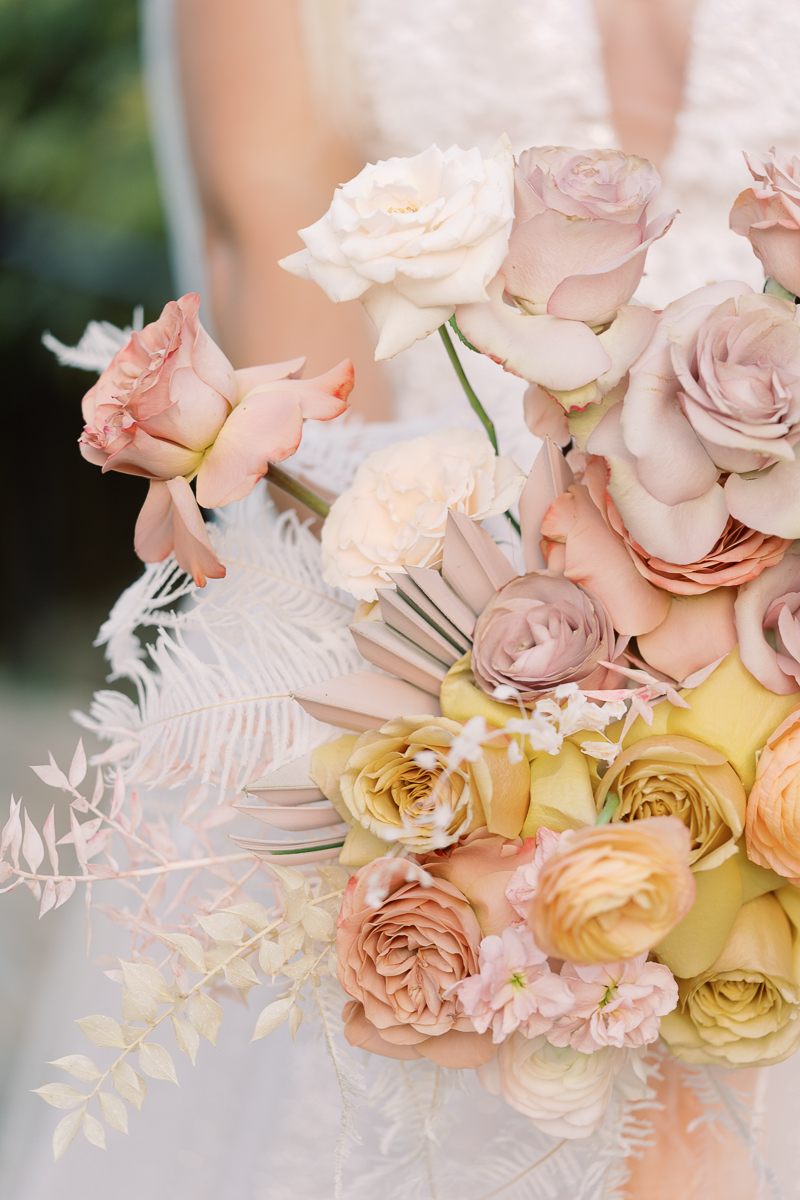 This bridal session at Laguna Gloria is the perfect classic, romantic bridals! With florals from Remi + Gold and the most sparkly, glitter wedding dress! 