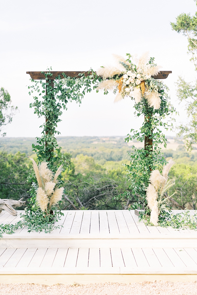 Florals by Wish and Whimsy Floral: Fall wedding inspiration for the Texas Hill Country, with a fall color pallet too. Lucky Arrow Retreat is the coolest venue in Dripping Springs, TX!