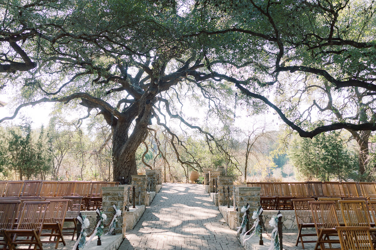 This Camp Lucy Sacred Oaks wedding was one for the books! Beautiful Texas weather, beer donkeys, what more could you ask for? You have to see it!