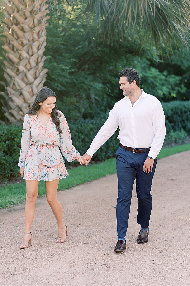 Laguna Gloria Engagement Session | Holly Marie Photography These two are couple goals AND outfit goals! One of my favorite Austin, TX engagement session locations, Laguna Gloria had a GORGEOUS sunset this night! Click through to read their love story and see all the photos! #Lagunagloria #austinengagementsession #engagementsession #engagementsessionoutfits