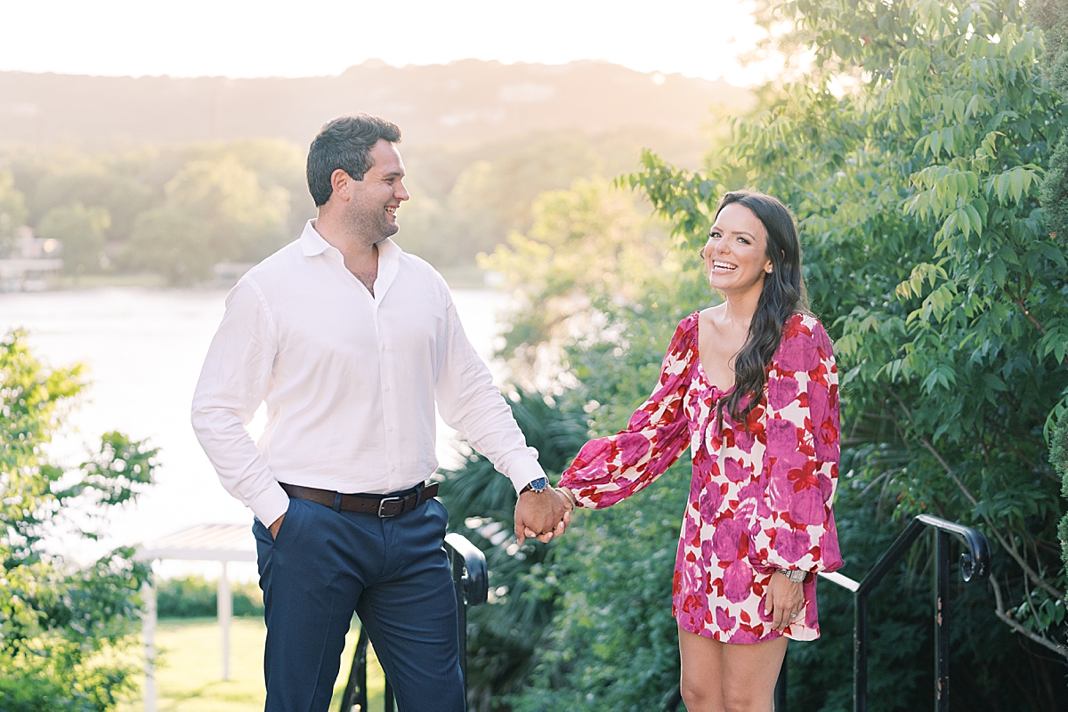 Laguna Gloria Engagement Session | Holly Marie Photography These two are couple goals AND outfit goals! One of my favorite Austin, TX engagement session locations, Laguna Gloria had a GORGEOUS sunset this night! Click through to read their love story and see all the photos! #Lagunagloria #austinengagementsession #engagementsession #engagementsessionoutfits