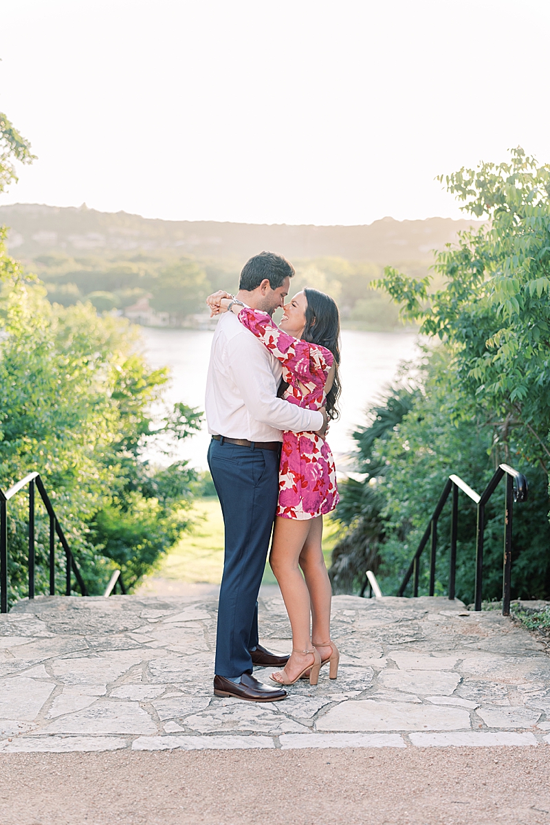 Laguna Gloria Engagement Session | Holly Marie Photography These two are couple goals AND outfit goals! One of my favorite Austin, TX engagement session locations, Laguna Gloria had a GORGEOUS sunset this night! Click through to read their love story and see all the photos! #Lagunagloria #austinengagementsession #engagementsession #engagementsessionoutfits