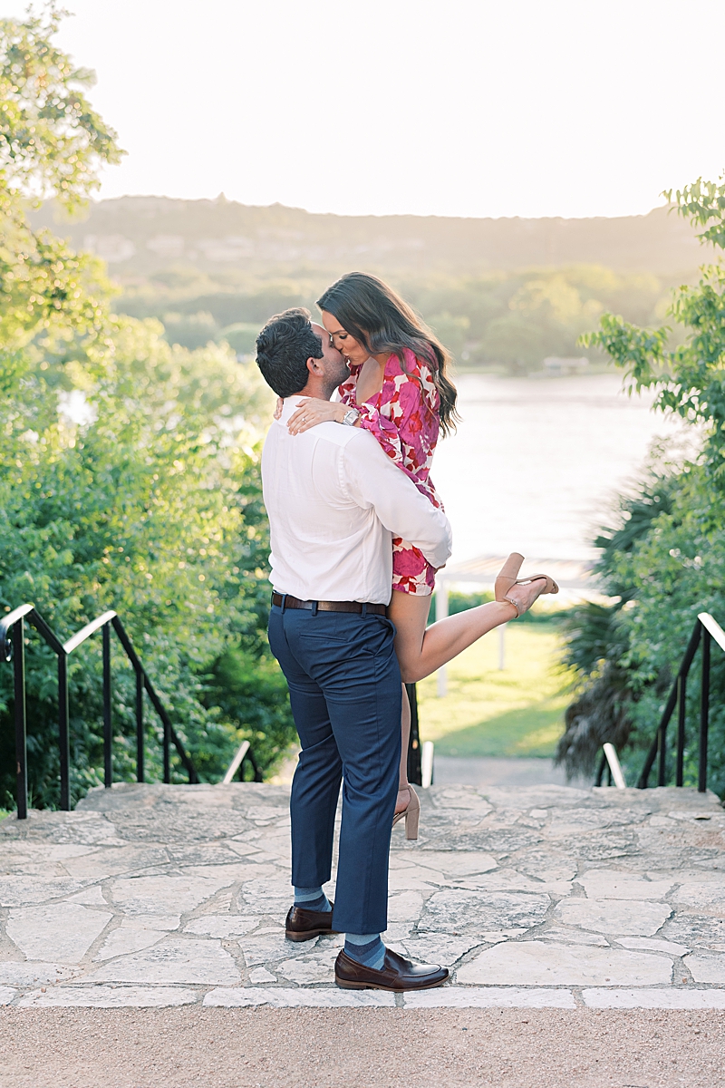 Laguna Gloria Engagement Session | Holly Marie Photography These two are couple goals AND outfit goals! One of my favorite Austin, TX engagement session locations, Laguna Gloria had a GORGEOUS sunset this night! Click through to read their love story and see all the photos! #Lagunagloria #austinengagementsession #engagementsession #engagementsessionoutfits