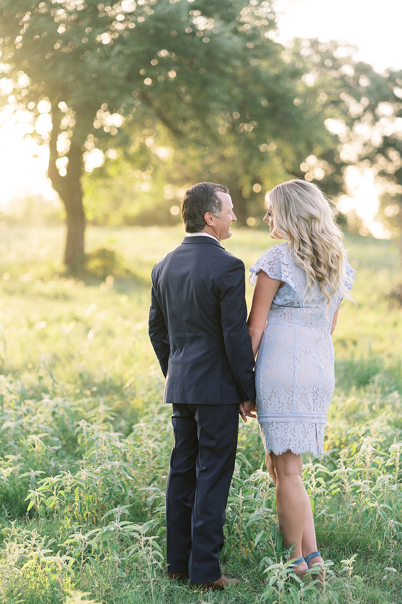 YES you should invite all your animals to your engagement session! Set on the couples' property, this Texas Hill Country engagement session is the perfect mix of goregeous and classic, with sentimental and fun! AND features their cows, horses, and two pups! Click through to read their adorable story and see some perfect outfit inspiration! #engagementsession #texashillcountry #farmengagementpictures