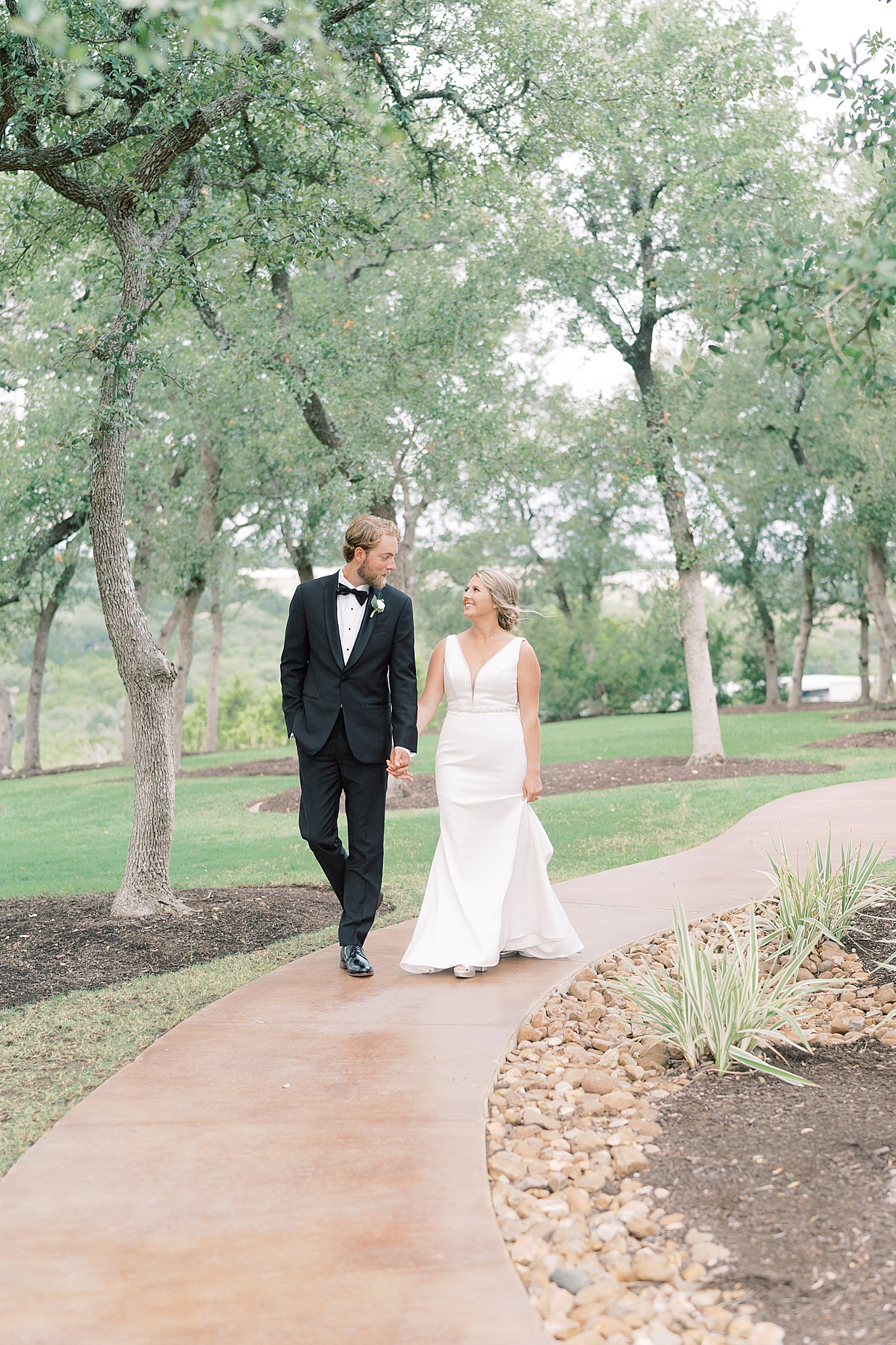 Dream vendor team = dream wedding day at at Canyonwood Ridge in Dripping Springs, TX. We knew three big things Gracey was looking forward to on their big day: the first look, exchanging their vows, and dancing!!!!! My girl has her priorities right if you ask me! Click through to see my favorite photos from their wedding day!