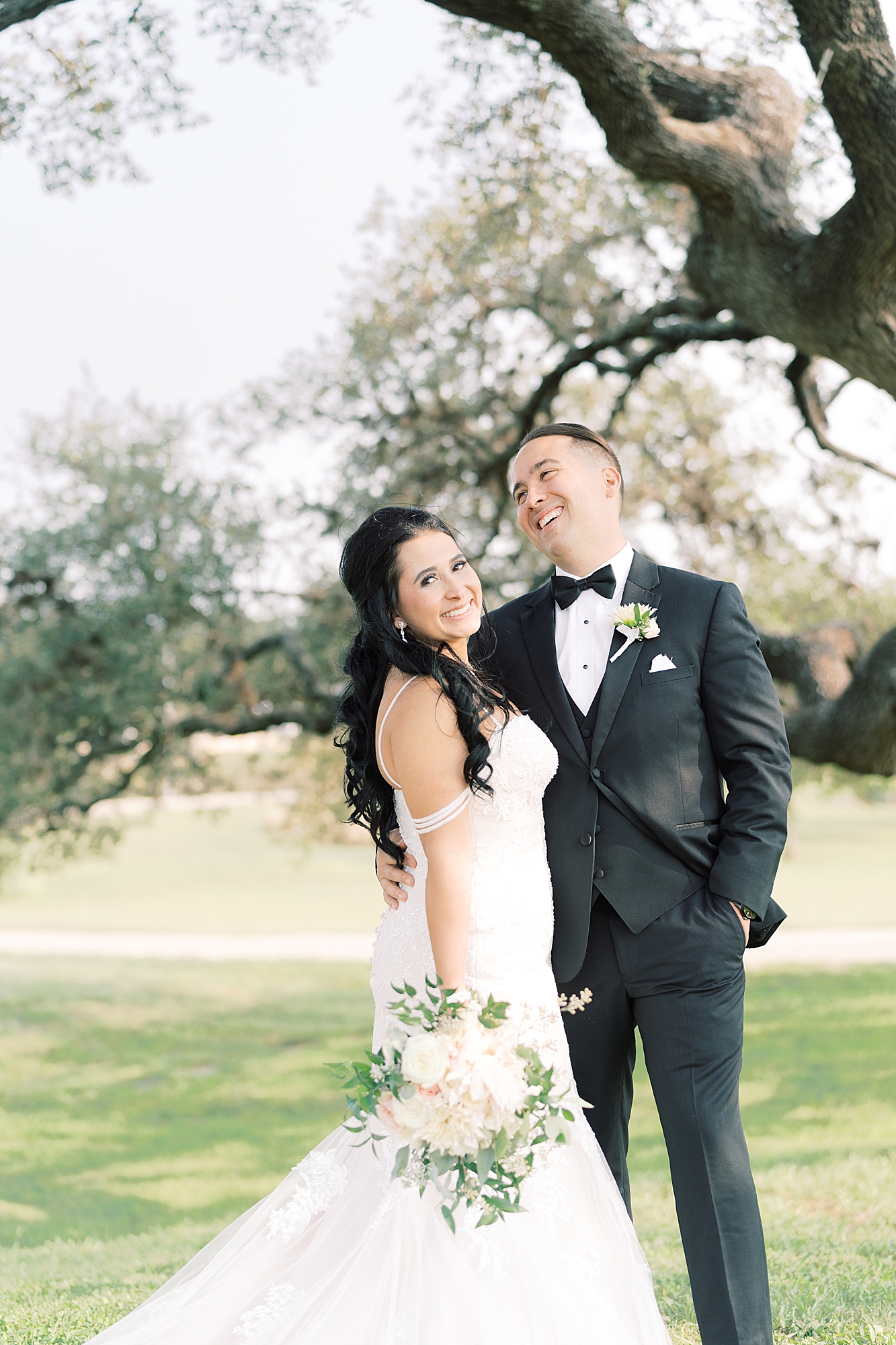 You have to see just how gorgeous the sunset was on this La Bonne Vie Ranch wedding day in Fredericksburg, TX! The sunset portraits are so perfect, and match the energy this loving couple has! Click through to see the most perfect day! #Fredericksburgtx #labonnevie