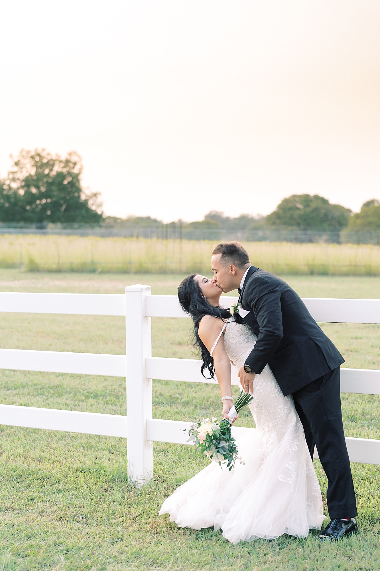 You have to see just how gorgeous the sunset was on this La Bonne Vie Ranch wedding day in Fredericksburg, TX! The sunset portraits are so perfect, and match the energy this loving couple has! Click through to see the most perfect day! #Fredericksburgtx #labonnevie