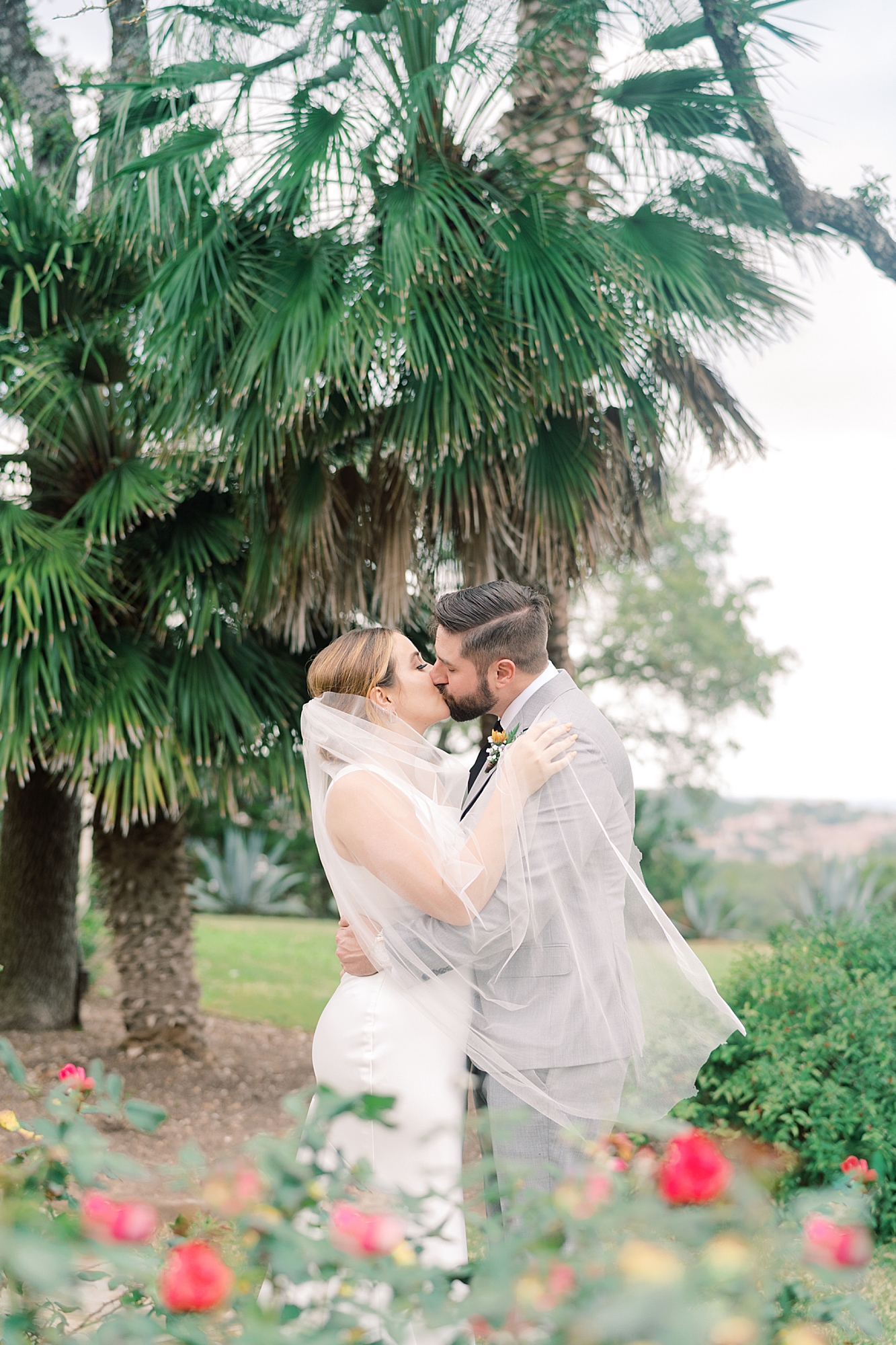 Calling all 2020 and 2021 brides: are you considering scaling down to a Minimony? You have to see this gorgeous Austin micro wedding! They planned it to have just their families, with their closest friend officiating. Set at an Air Bnb with a gorgeous view of the Texas hill country...! It was the perfect day! Click through to see how they made their intimate wedding day perfect!