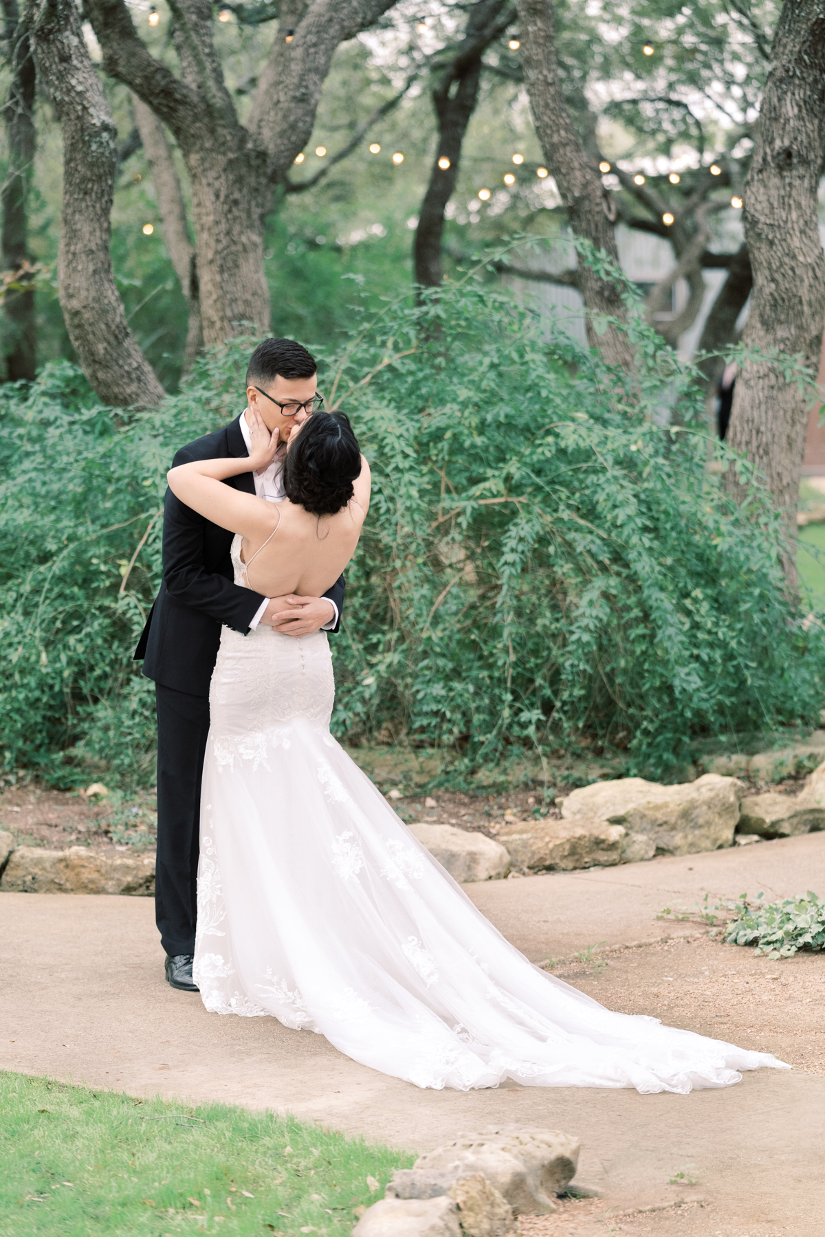 This gorgeous wedding day at Vista West Ranch features a perfect fall pallet, gorgeous florals from Whim Hospitality, and the sweetest couple!