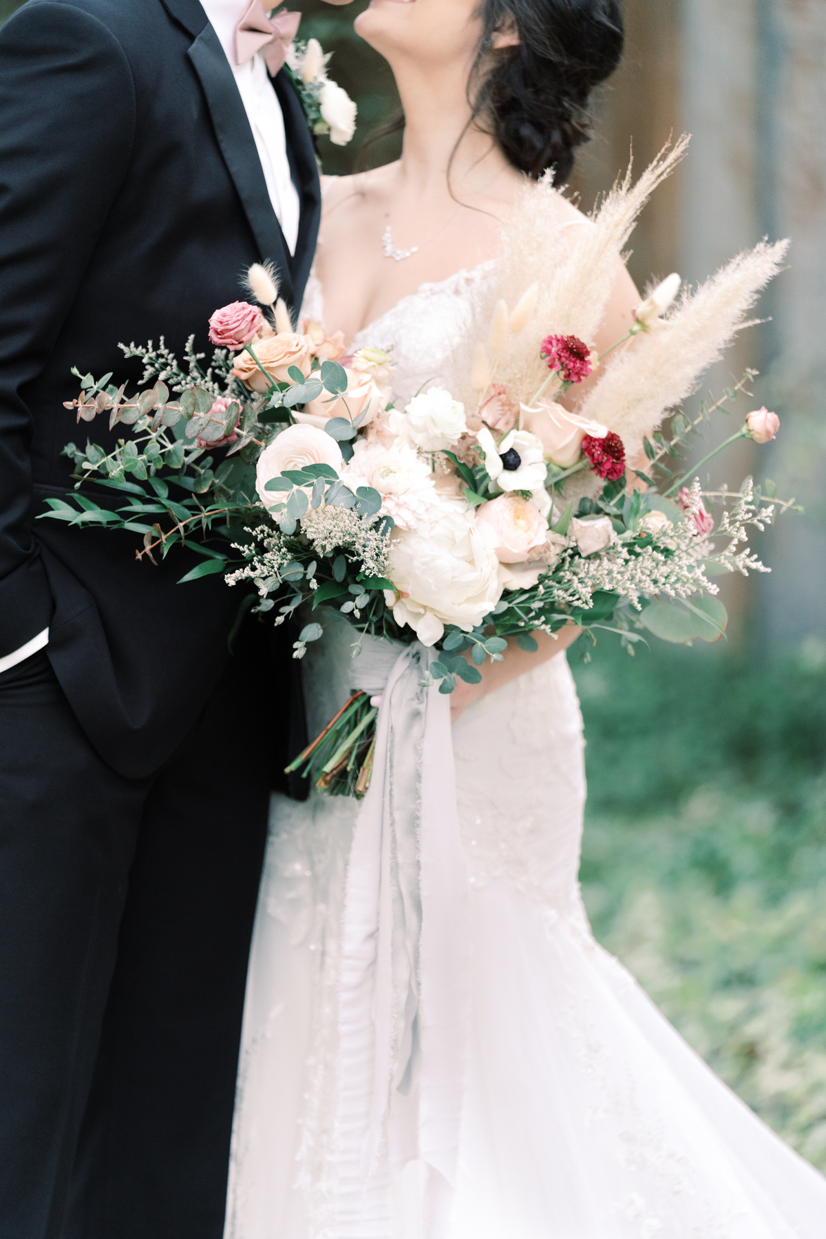 This gorgeous wedding day at Vista West Ranch features a perfect fall pallet, gorgeous florals from Whim Hospitality, and the sweetest couple!