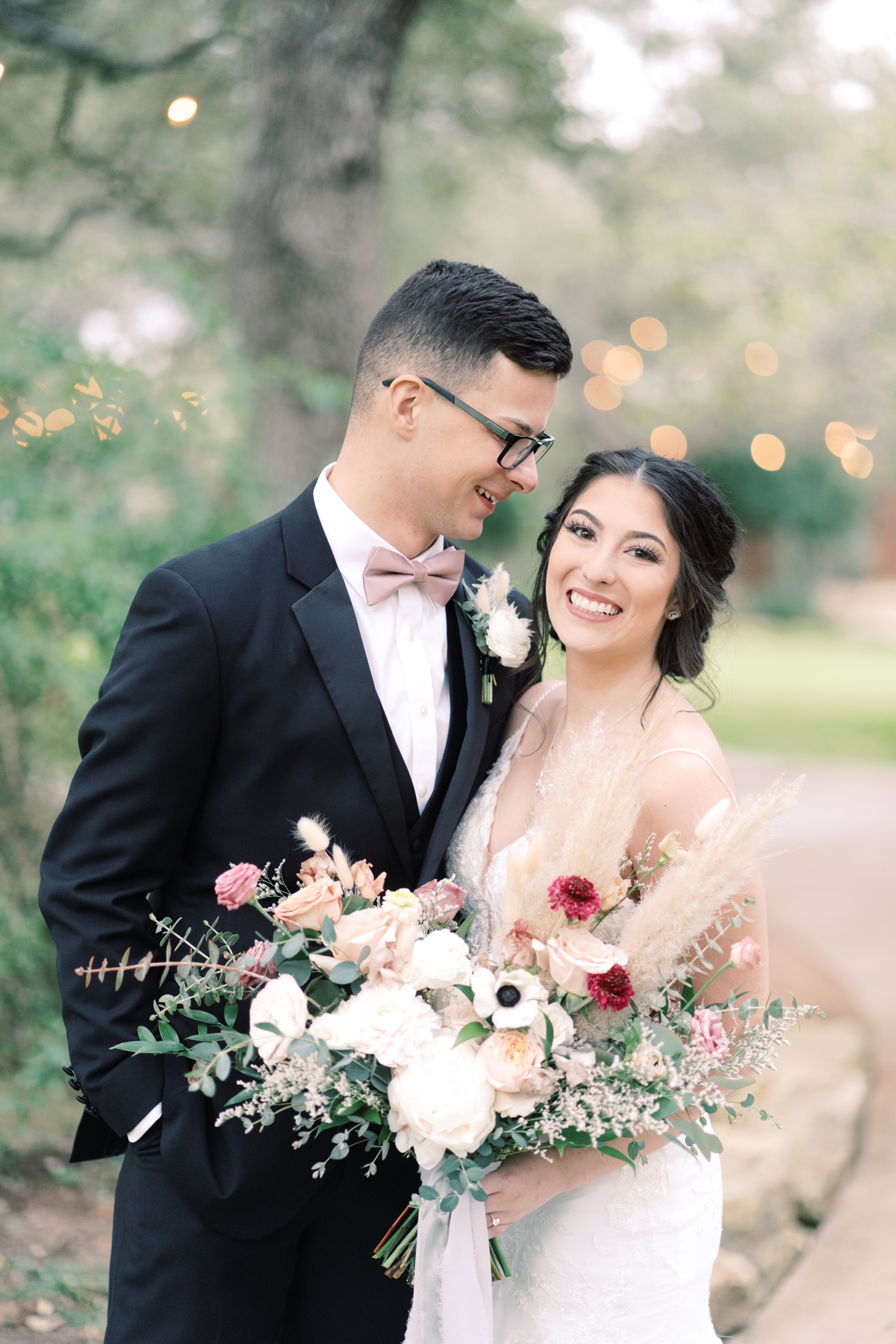 This gorgeous wedding day at Vista West Ranch features a perfect fall pallet, gorgeous florals from Whim Hospitality, and the sweetest couple!