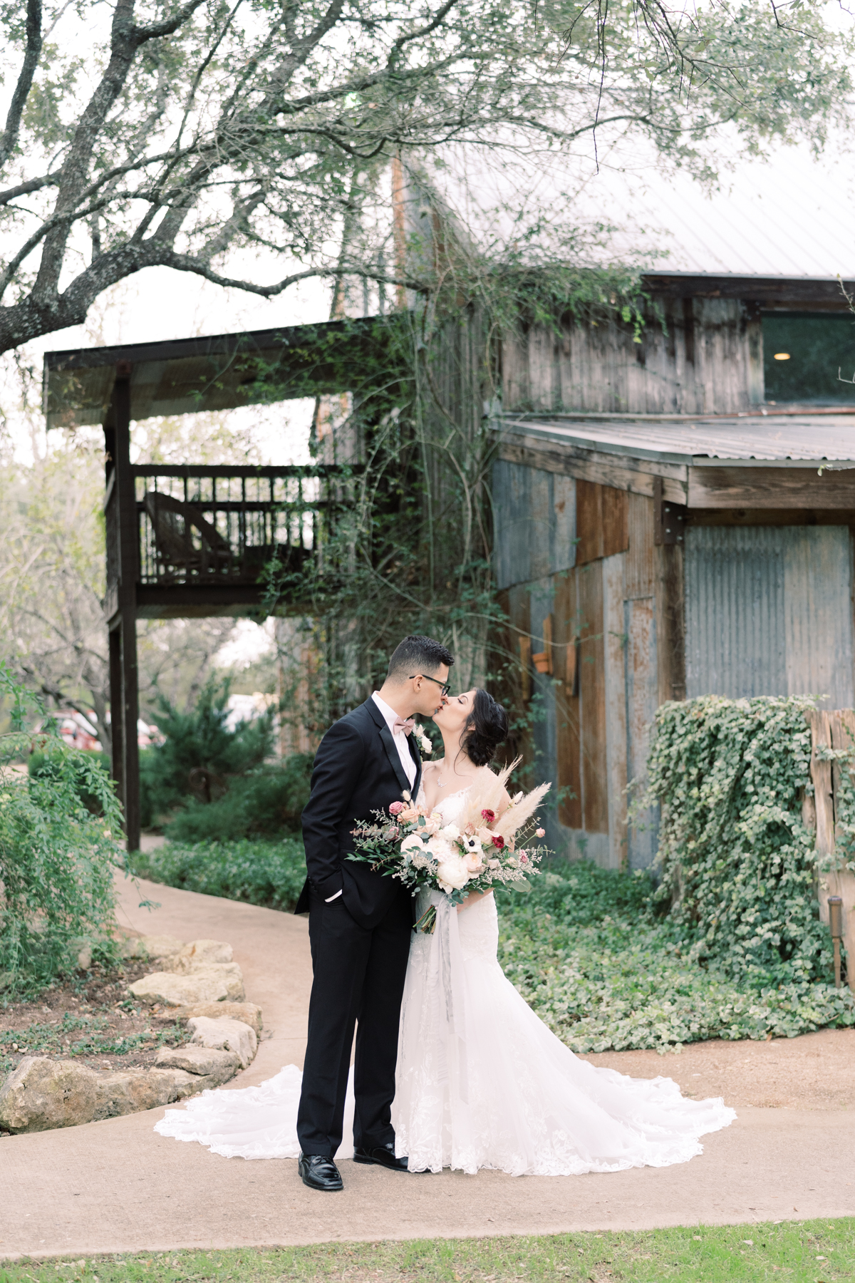 This gorgeous wedding day at Vista West Ranch features a perfect fall pallet, gorgeous florals from Whim Hospitality, and the sweetest couple!