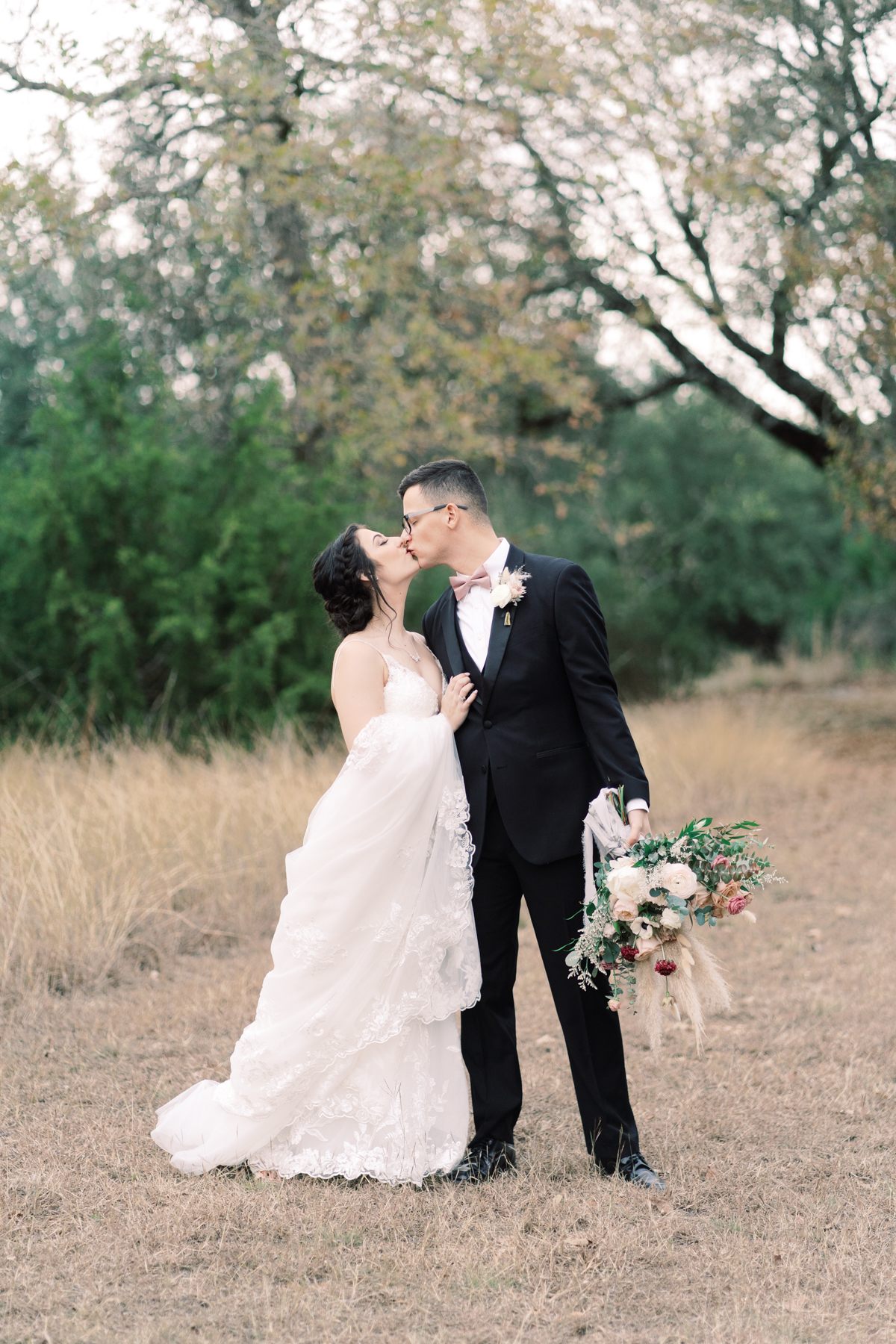 This gorgeous wedding day at Vista West Ranch features a perfect fall pallet, gorgeous florals from Whim Hospitality, and the sweetest couple!