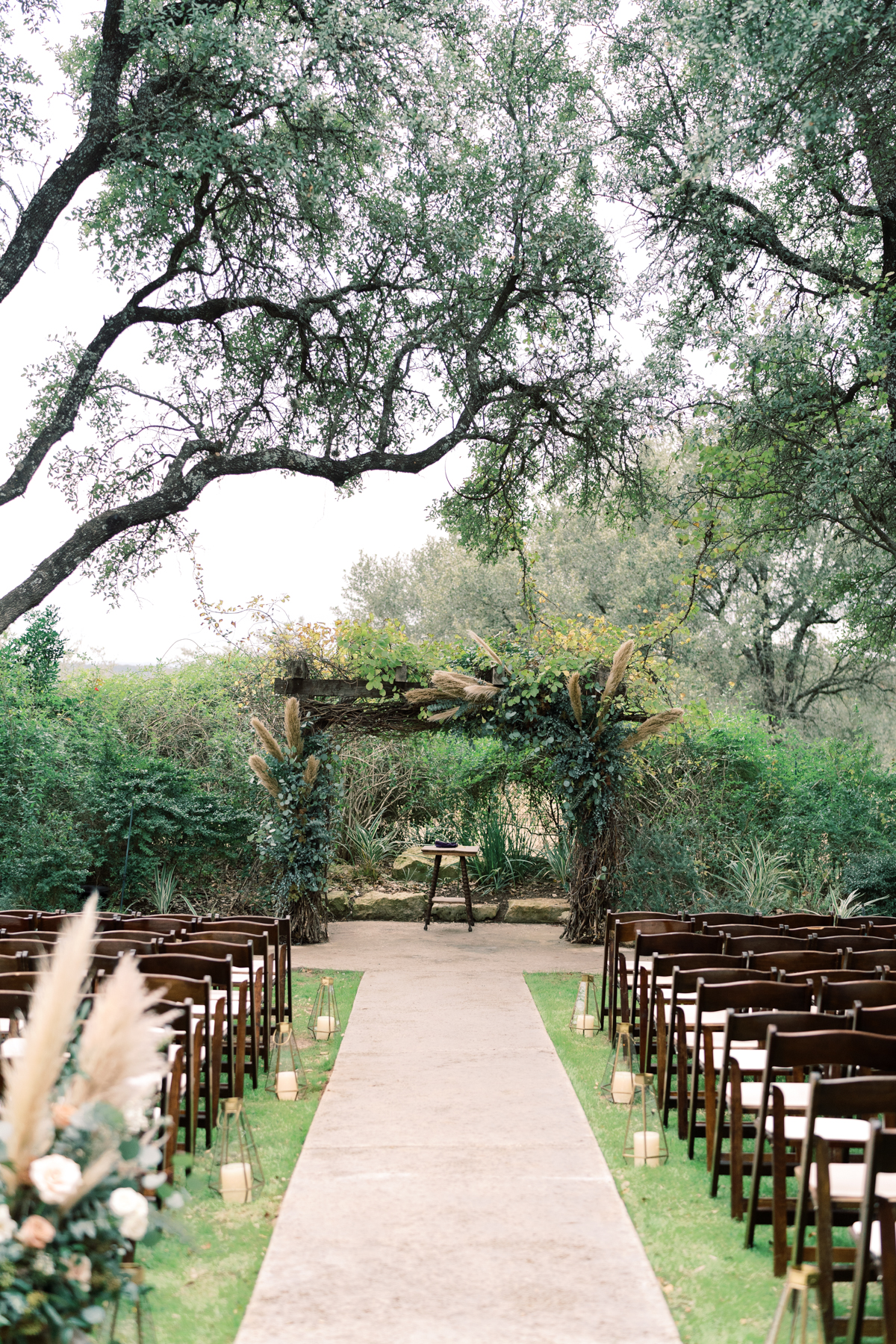 This gorgeous wedding day at Vista West Ranch features a perfect fall pallet, gorgeous florals from Whim Hospitality, and the sweetest couple!