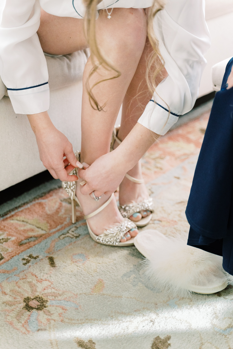 The bridal suite at Canyonwood Ridge has the most gorgeous light! Friends, it could not have been a more gorgeous day at Amanda & Austin's Canyonwood Ridge wedding day! You have to see!