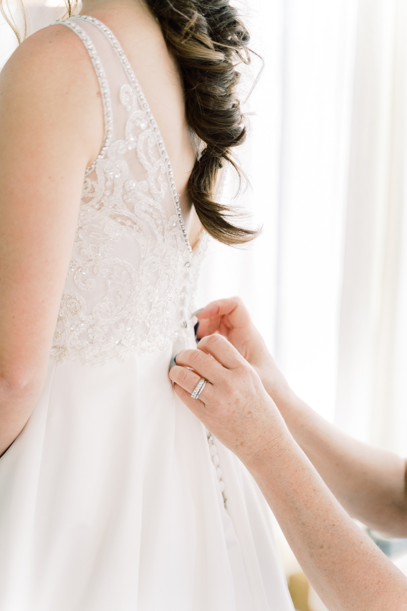 The bridal suite at Canyonwood Ridge has the most gorgeous light! Friends, it could not have been a more gorgeous day at Amanda & Austin's Canyonwood Ridge wedding day! You have to see!