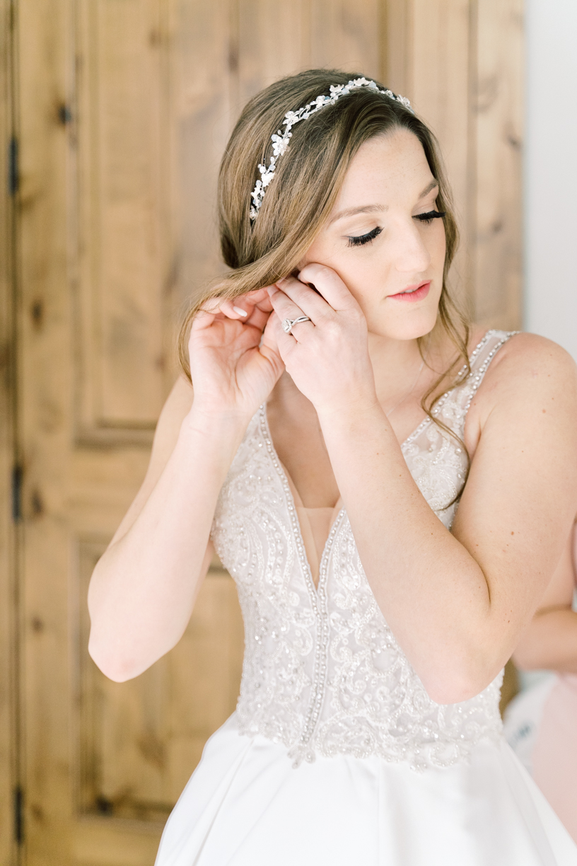 The bridal suite at Canyonwood Ridge has the most gorgeous light! Friends, it could not have been a more gorgeous day at Amanda & Austin's Canyonwood Ridge wedding day! You have to see!